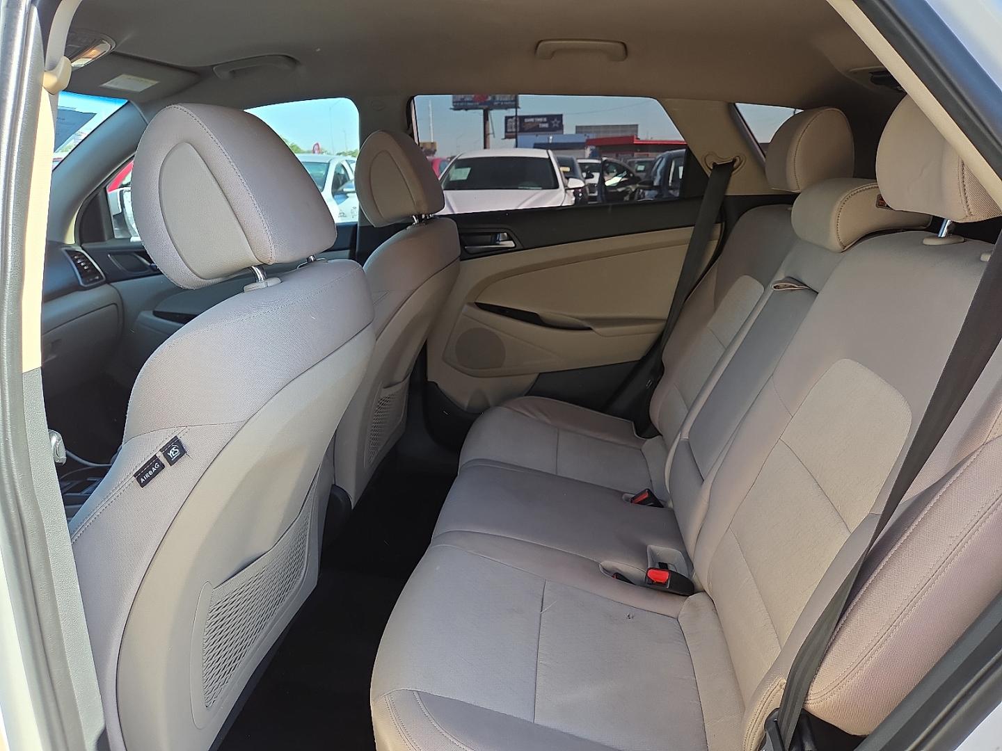 2016 Winter White - PKW /Beige - YAK Hyundai Tucson SE (KM8J33A40GU) with an Nu 2L I-4 gasoline direct injection, DOHC, variable valve control, regular unleaded, engine with 164HP engine, located at 4110 Avenue Q, Lubbock, 79412, 33.556553, -101.855820- Photo#6