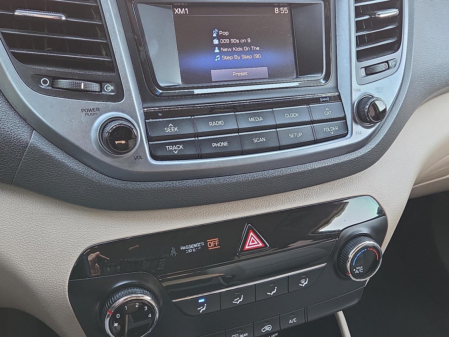2016 Winter White - PKW /Beige - YAK Hyundai Tucson SE (KM8J33A40GU) with an Nu 2L I-4 gasoline direct injection, DOHC, variable valve control, regular unleaded, engine with 164HP engine, located at 4110 Avenue Q, Lubbock, 79412, 33.556553, -101.855820- Photo#11