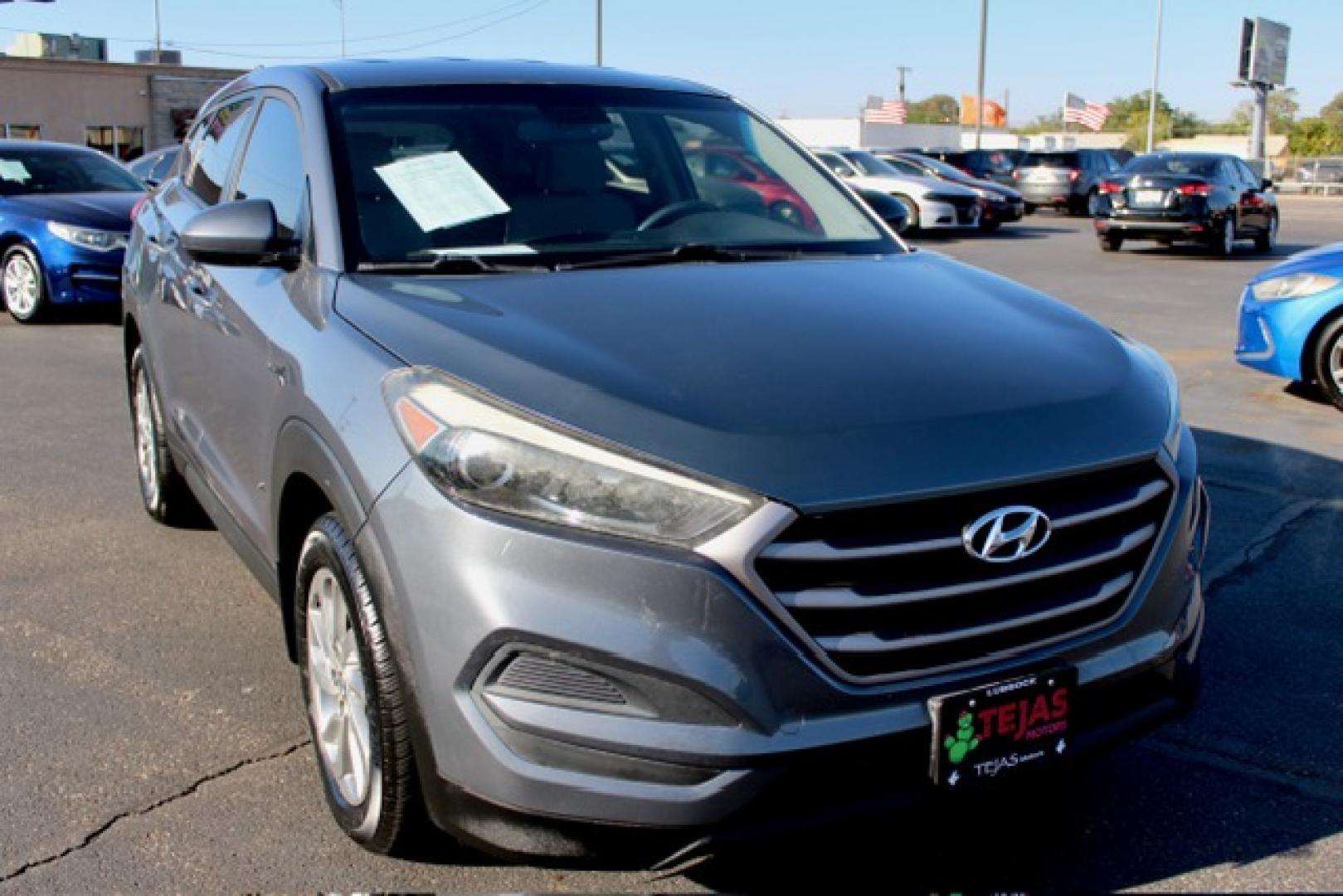 2016 GRAY Hyundai Tucson SE (KM8J23A44GU) with an Engine: 2.0L DOHC 16V I4 w/CVVT MPI engine, located at 4110 Avenue Q, Lubbock, 79412, 33.556553, -101.855820 - 02/20/2025 KEY IN ENVELOPE GOD- Photo#0