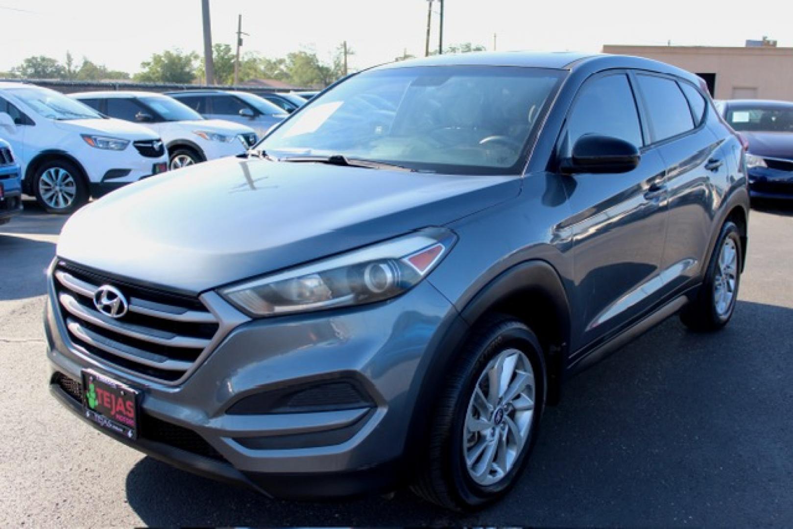 2016 GRAY Hyundai Tucson SE (KM8J23A44GU) with an Engine: 2.0L DOHC 16V I4 w/CVVT MPI engine, located at 4110 Avenue Q, Lubbock, 79412, 33.556553, -101.855820 - 02/20/2025 KEY IN ENVELOPE GOD- Photo#1