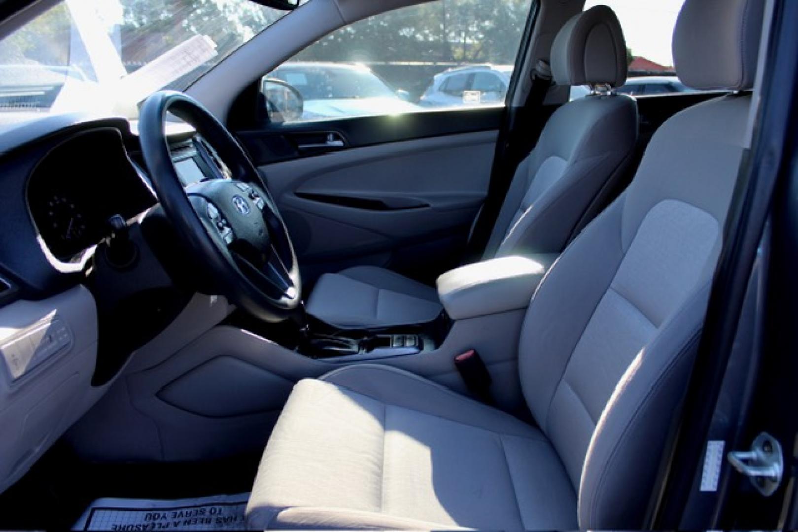 2016 GRAY Hyundai Tucson SE (KM8J23A44GU) with an Engine: 2.0L DOHC 16V I4 w/CVVT MPI engine, located at 4110 Avenue Q, Lubbock, 79412, 33.556553, -101.855820 - 02/20/2025 KEY IN ENVELOPE GOD- Photo#4