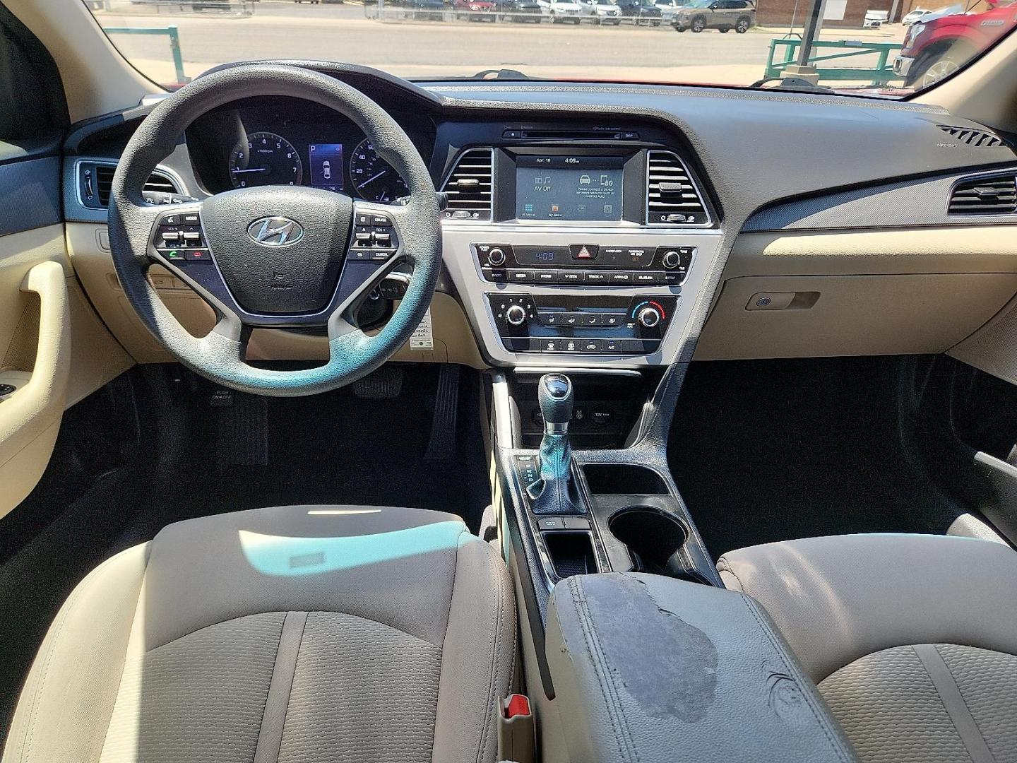 2016 Venetian Red Hyundai Sonata SE (5NPE24AF9GH) with an 2.4L I-4 gasoline direct injection, DOHC, variable valve control, regular unleaded, engine with 185HP engine, located at 4110 Avenue Q, Lubbock, 79412, 33.556553, -101.855820 - 02/20/2025 KEY IN ENVELOPE GOD - Photo#5