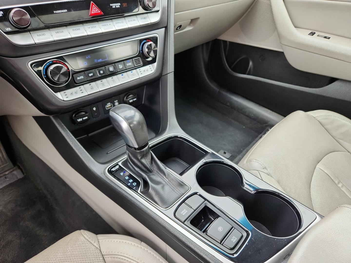 2018 BLUE Hyundai Sonata Limited (5NPE34AF7JH) with an Engine: 2.4L GDI 4-Cylinder engine, located at 4110 Avenue Q, Lubbock, 79412, 33.556553, -101.855820 - 02/27/2025 KEY IN ENVELOPE GOD - Photo#8
