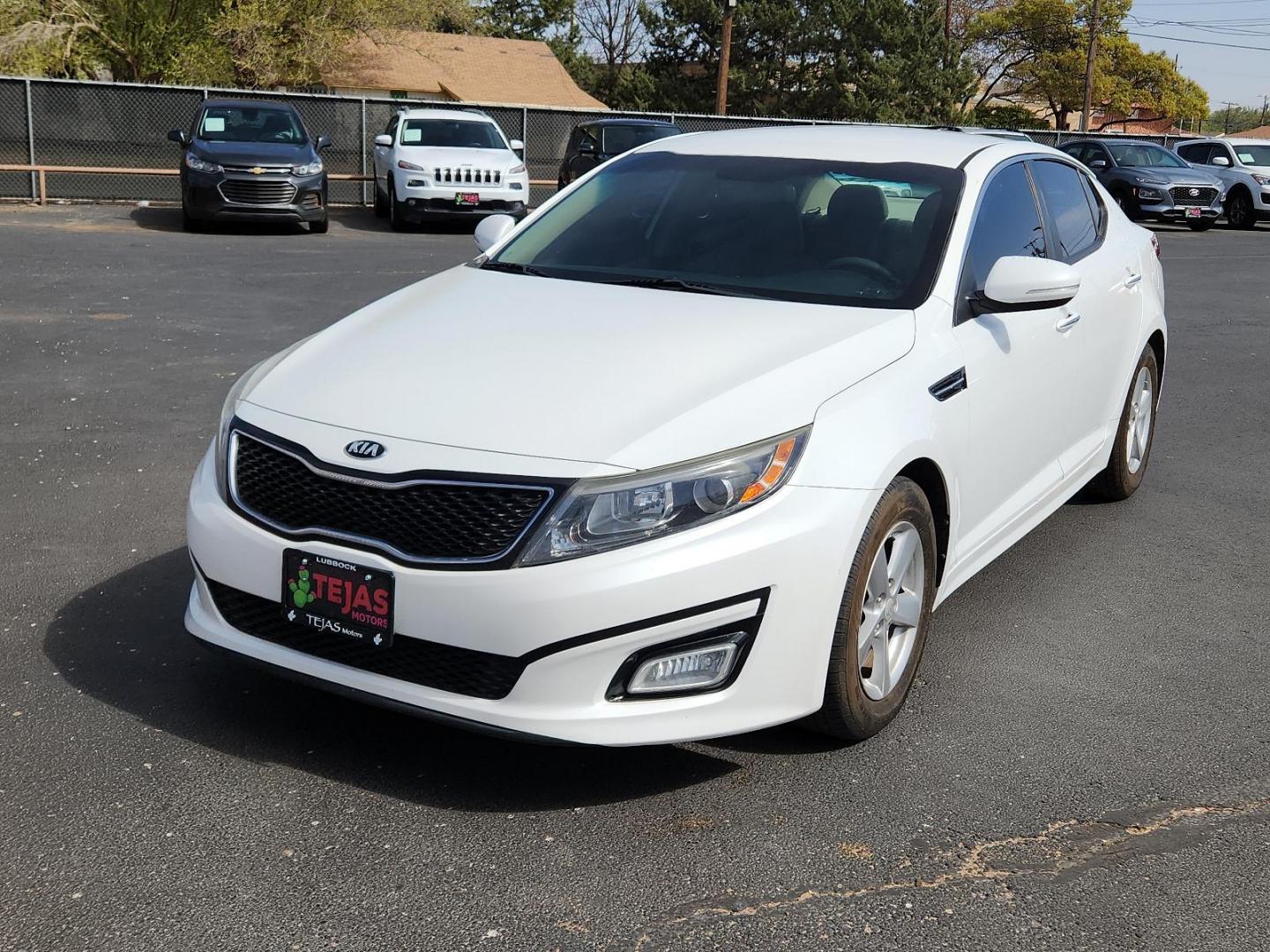 2015 WHITE Kia Optima LX (5XXGM4A79FG) with an Theta II 2.4L I-4 gasoline direct injection, DOHC, variable valve control, regular unleaded, engine with 192HP engine, located at 4110 Avenue Q, Lubbock, 79412, 33.556553, -101.855820 - Photo#3