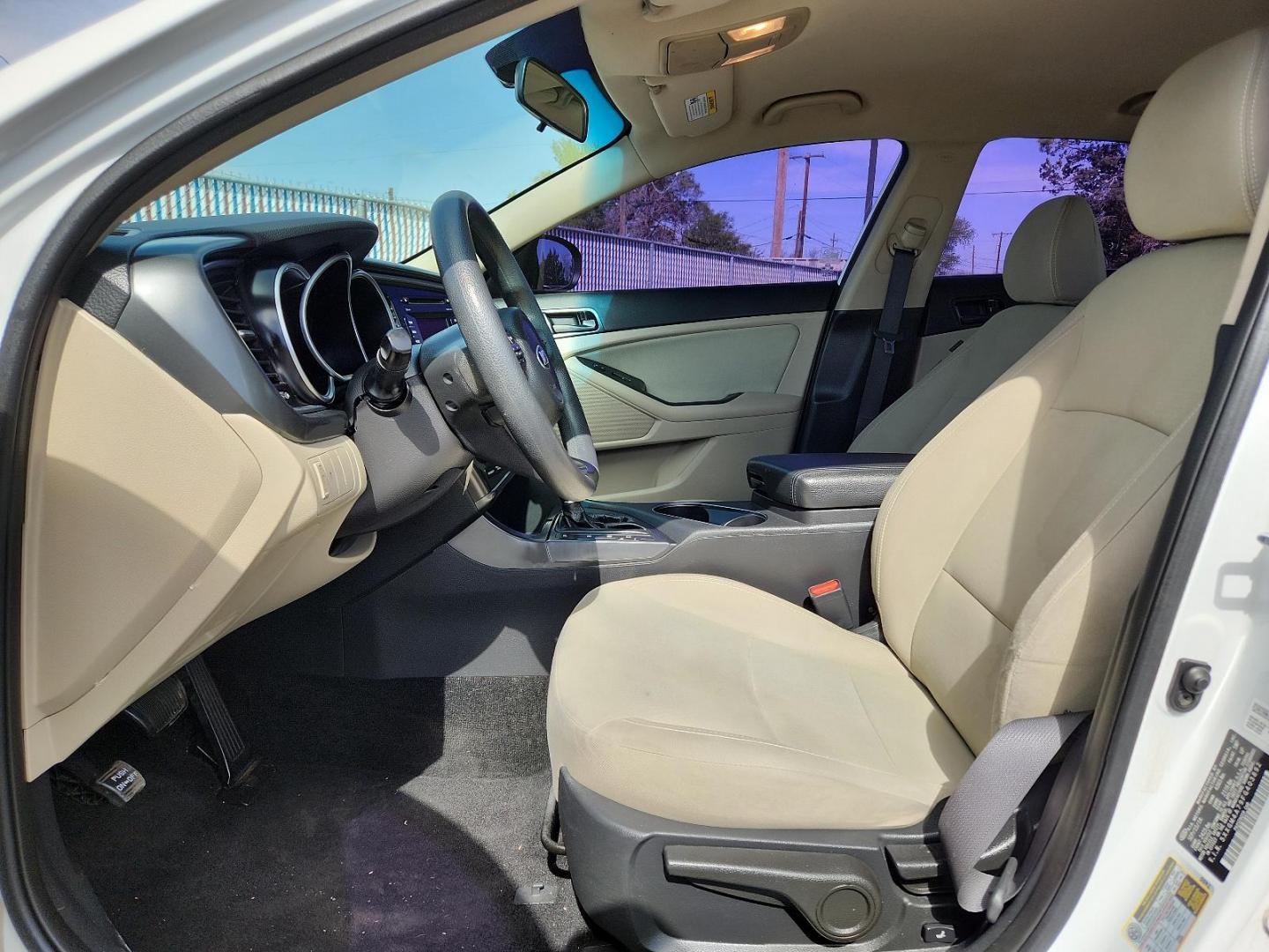 2015 WHITE Kia Optima LX (5XXGM4A79FG) with an Theta II 2.4L I-4 gasoline direct injection, DOHC, variable valve control, regular unleaded, engine with 192HP engine, located at 4110 Avenue Q, Lubbock, 79412, 33.556553, -101.855820 - Photo#6