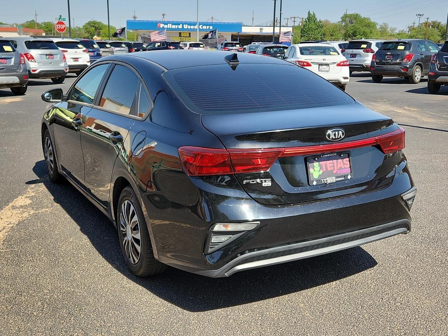 2021 Aurora Black Pearl Kia Forte FE (3KPF24AD4ME) with an 2L I-4 DOHC, D-CVVT variable valve control, regular unleaded, engine with 147HP engine, located at 4110 Avenue Q, Lubbock, 79412, 33.556553, -101.855820 - 03/21/2025 KEY IN ENVELOPE GOD - Photo#3