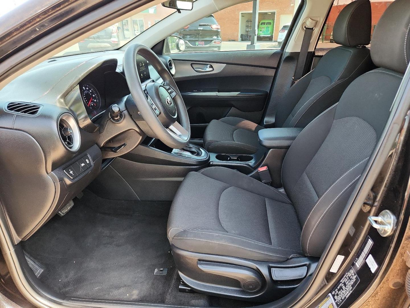 2021 Aurora Black Pearl Kia Forte FE (3KPF24AD4ME) with an 2L I-4 DOHC, D-CVVT variable valve control, regular unleaded, engine with 147HP engine, located at 4110 Avenue Q, Lubbock, 79412, 33.556553, -101.855820 - 03/21/2025 KEY IN ENVELOPE GOD - Photo#6
