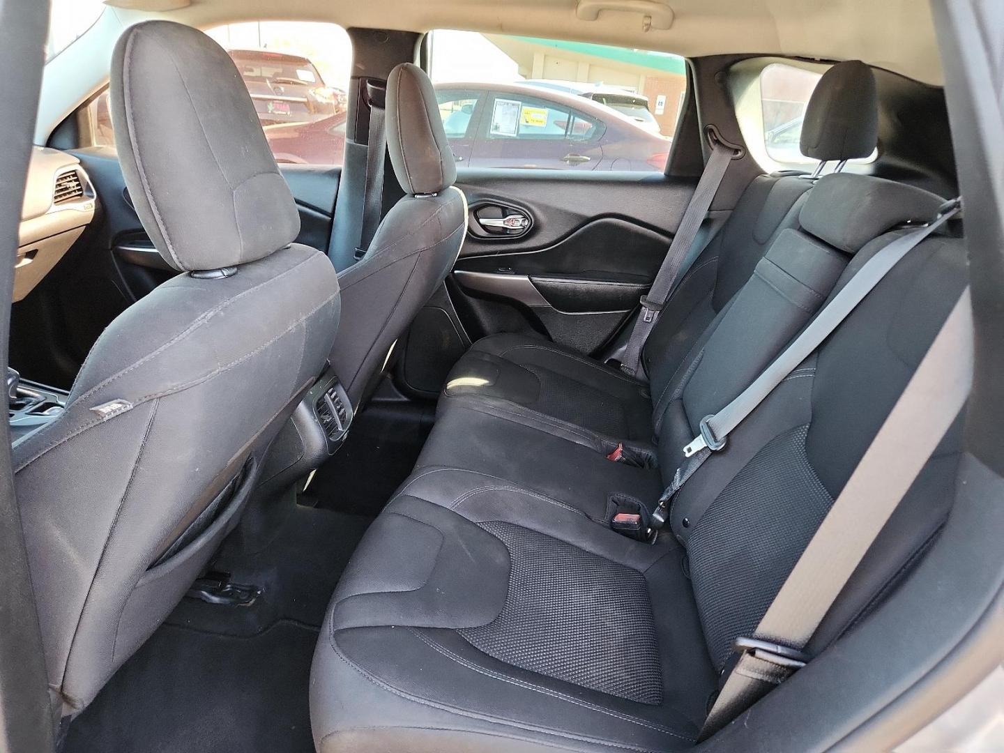 2019 SILVER Jeep Cherokee Latitude FWD (1C4PJLCB0KD) with an MultiAir2 Tigershark 2.4L I-4 variable valve control, regular unleaded, engine with 180HP engine, located at 4110 Avenue Q, Lubbock, 79412, 33.556553, -101.855820 - 03/08/2025 KEY IN ENVELOPE GOD - Photo#4