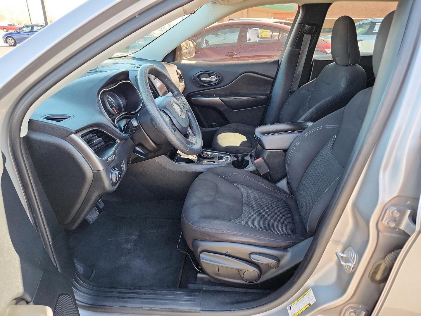 2019 SILVER Jeep Cherokee Latitude FWD (1C4PJLCB0KD) with an MultiAir2 Tigershark 2.4L I-4 variable valve control, regular unleaded, engine with 180HP engine, located at 4110 Avenue Q, Lubbock, 79412, 33.556553, -101.855820 - 03/08/2025 KEY IN ENVELOPE GOD - Photo#6