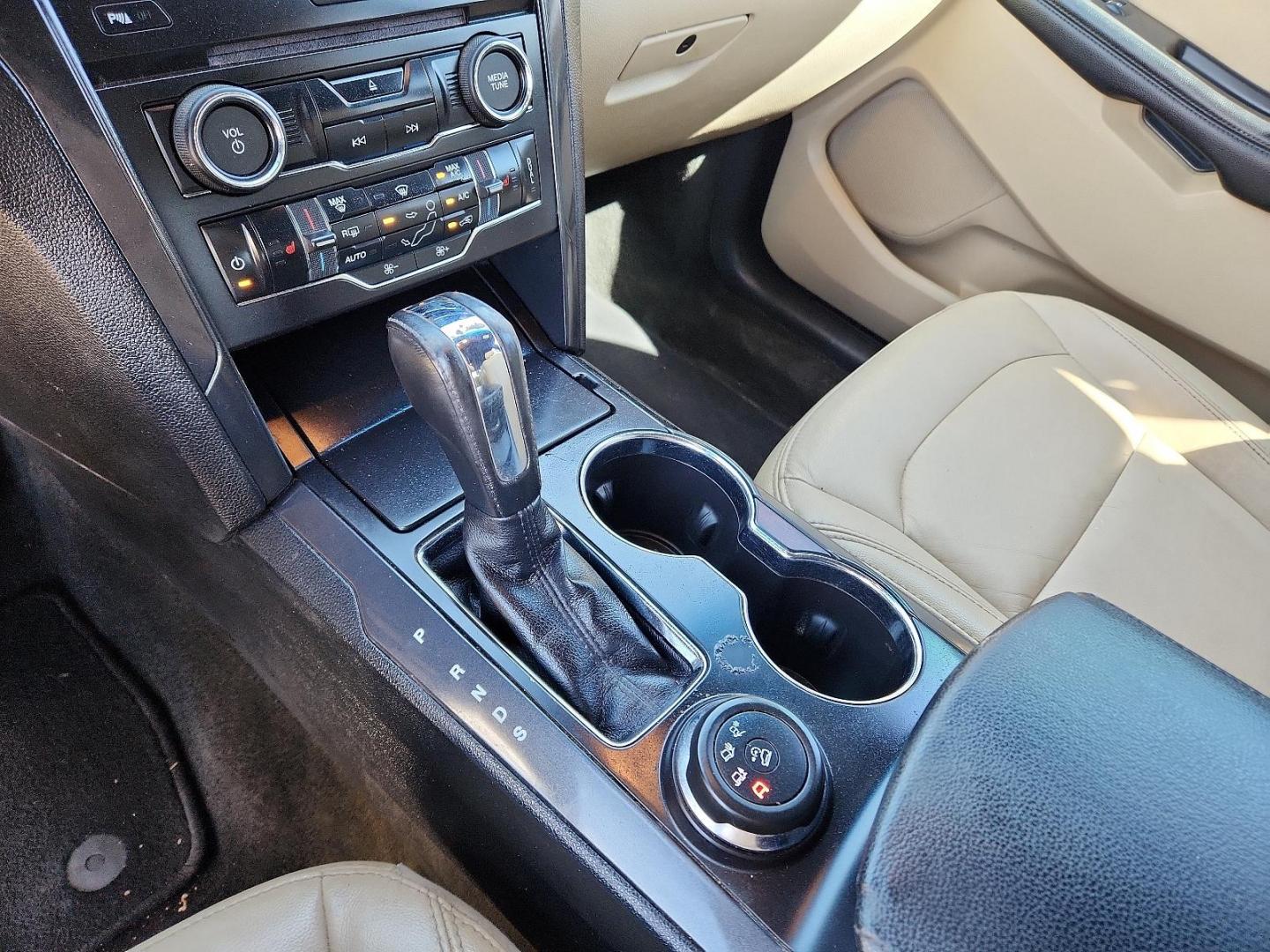 2016 WHITE Ford Explorer XLT (1FM5K8D80GG) with an ENGINE: 3.5L TI-VCT V6 engine, located at 4110 Avenue Q, Lubbock, 79412, 33.556553, -101.855820 - 03/15/2025 KEY IN ENVELOPE GOD - Photo#11