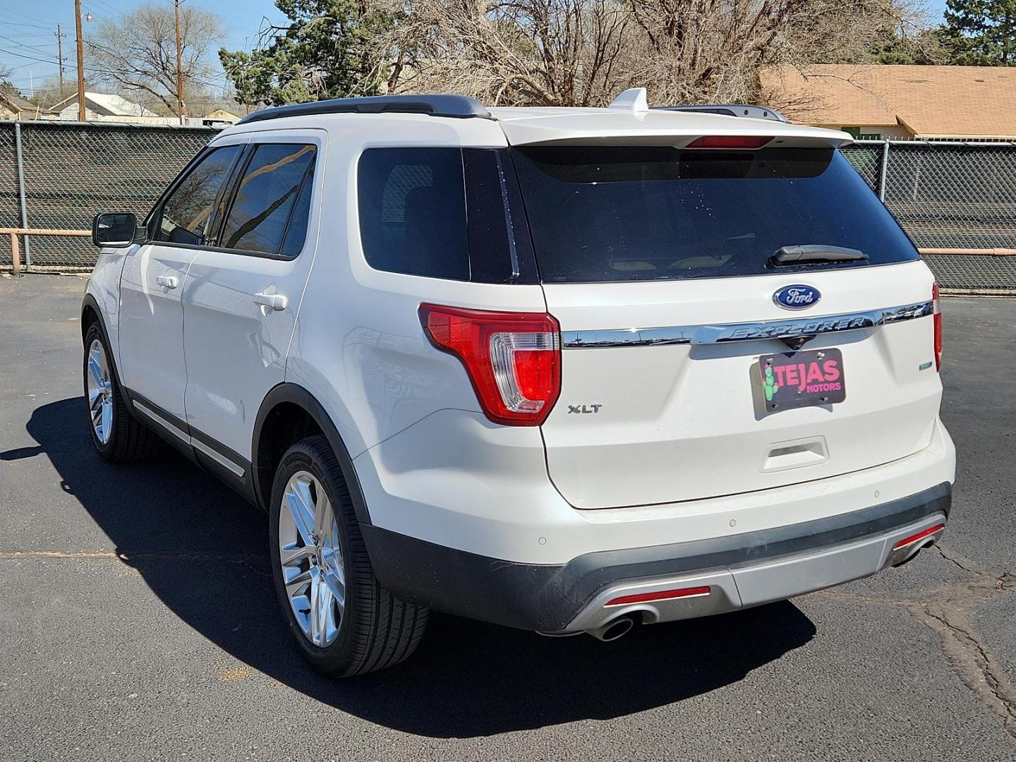 2016 WHITE Ford Explorer XLT (1FM5K8D80GG) with an ENGINE: 3.5L TI-VCT V6 engine, located at 4110 Avenue Q, Lubbock, 79412, 33.556553, -101.855820 - 03/15/2025 KEY IN ENVELOPE GOD - Photo#2