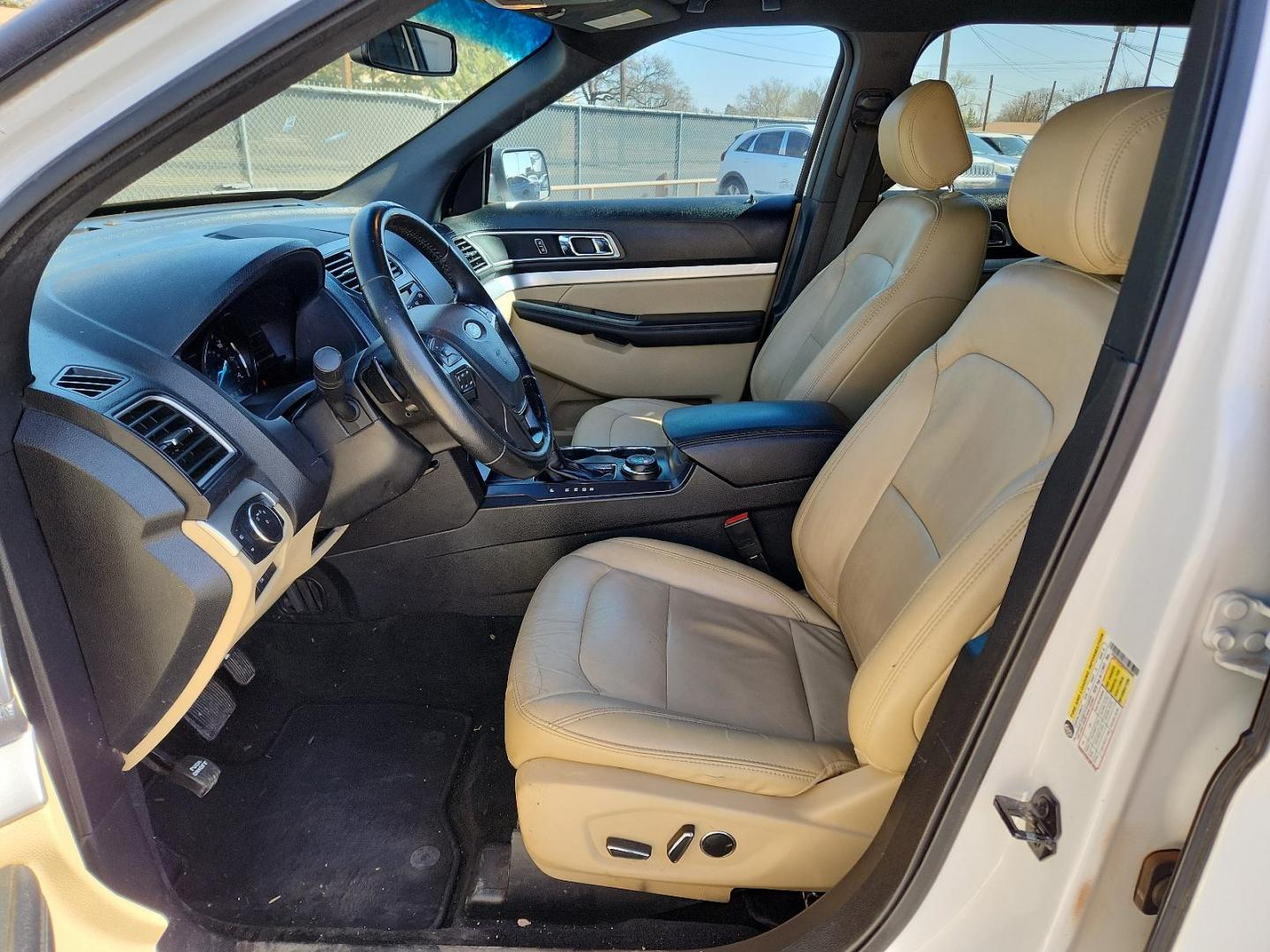 2016 WHITE Ford Explorer XLT (1FM5K8D80GG) with an ENGINE: 3.5L TI-VCT V6 engine, located at 4110 Avenue Q, Lubbock, 79412, 33.556553, -101.855820 - 03/15/2025 KEY IN ENVELOPE GOD - Photo#6