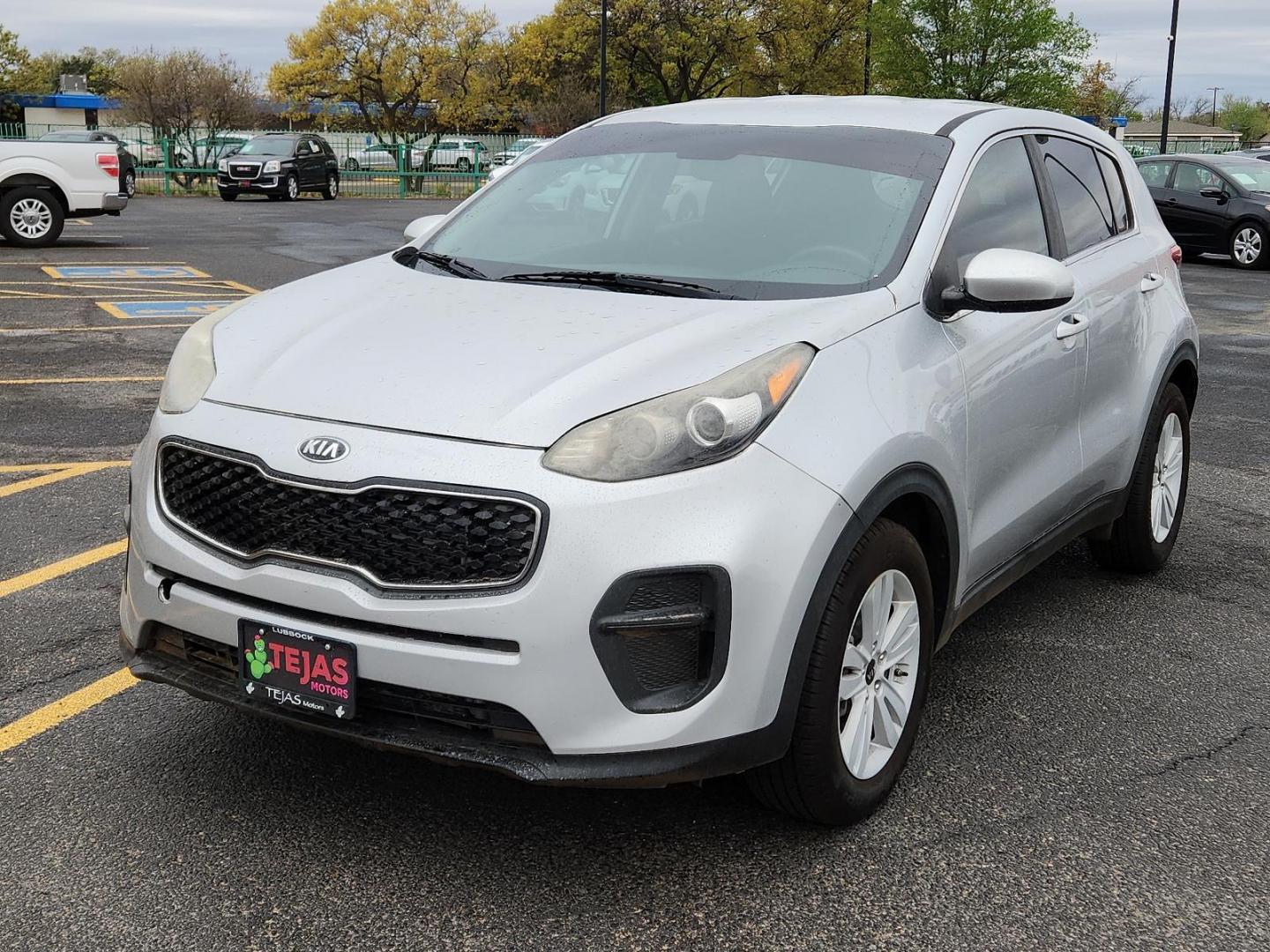 2017 SILVER Kia Sportage LX (KNDPM3AC3H7) with an Theta II 2.4L I-4 gasoline direct injection, DOHC, D-CVVT variable valve control, regular unleaded, engine with 181HP engine, located at 4110 Avenue Q, Lubbock, 79412, 33.556553, -101.855820 - Photo#3
