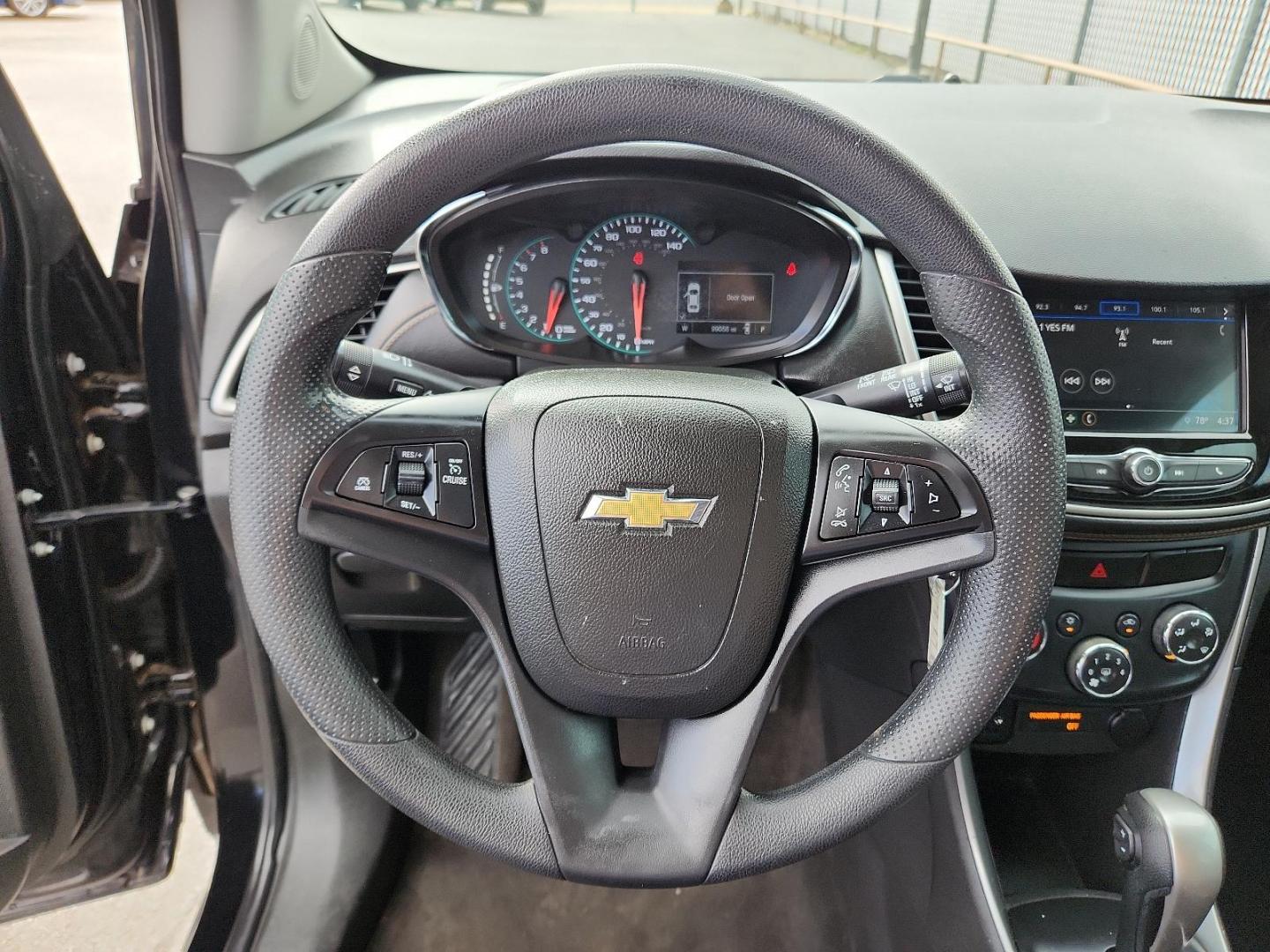 2018 BLACK Chevrolet Trax LT (3GNCJLSB3JL) with an ECOTEC 1.4L I-4 DOHC, VVT variable valve control, intercooled turbo, regular unleaded, engine with 138HP engine, located at 4110 Avenue Q, Lubbock, 79412, 33.556553, -101.855820 - Photo#10