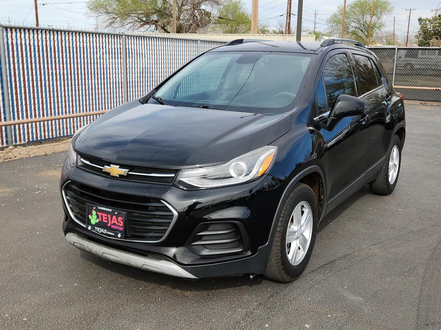 2018 BLACK Chevrolet Trax LT (3GNCJLSB3JL) with an ECOTEC 1.4L I-4 DOHC, VVT variable valve control, intercooled turbo, regular unleaded, engine with 138HP engine, located at 4110 Avenue Q, Lubbock, 79412, 33.556553, -101.855820 - Photo#3