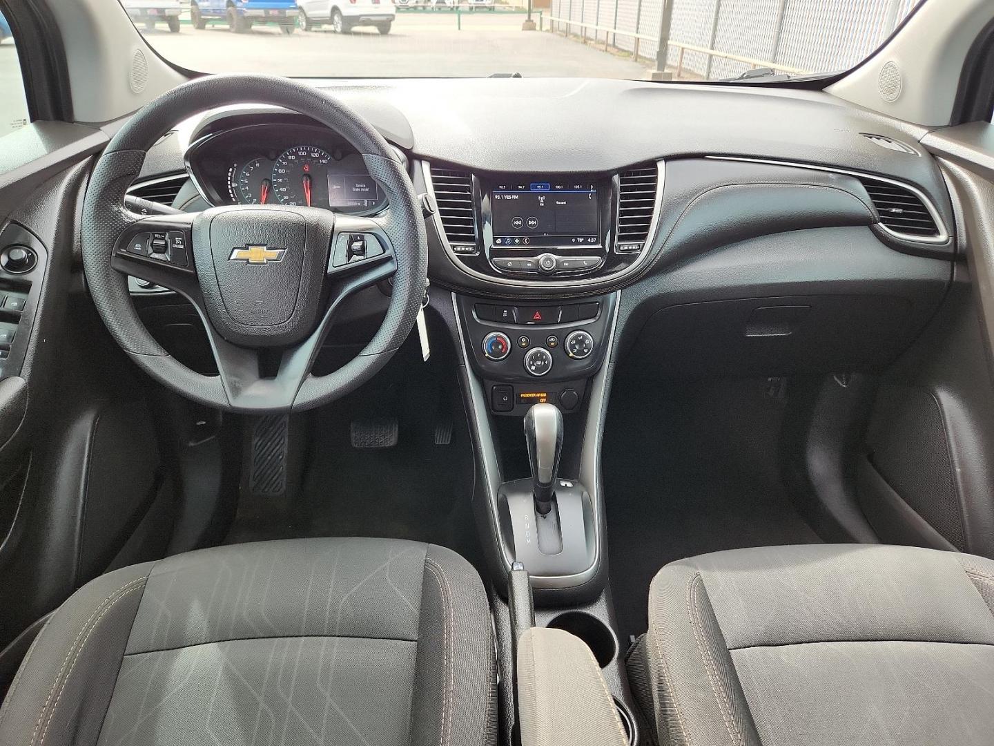 2018 BLACK Chevrolet Trax LT (3GNCJLSB3JL) with an ECOTEC 1.4L I-4 DOHC, VVT variable valve control, intercooled turbo, regular unleaded, engine with 138HP engine, located at 4110 Avenue Q, Lubbock, 79412, 33.556553, -101.855820 - Photo#5