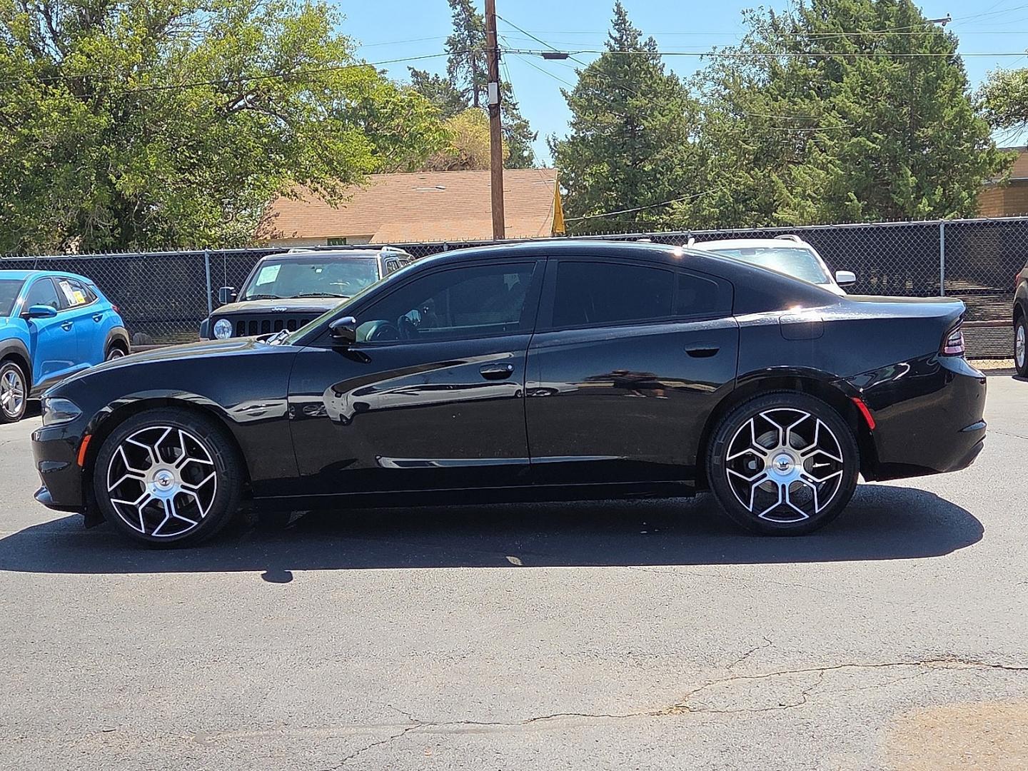 2020 Pitch Black Clearcoat /Black - X9 Dodge Charger SXT RWD (2C3CDXBG6LH) with an Pentastar 3.6L V-6 DOHC, variable valve control, regular unleaded, engine with 292HP engine, located at 4110 Avenue Q, Lubbock, 79412, 33.556553, -101.855820- Photo#4