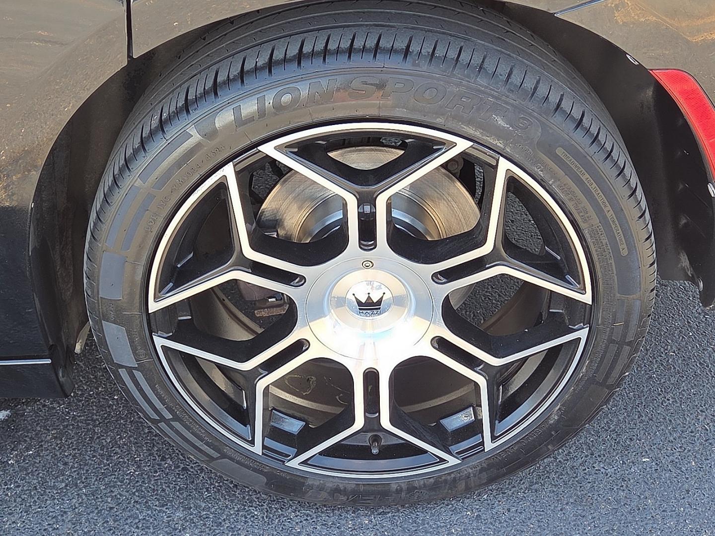 2020 Pitch Black Clearcoat /Black - X9 Dodge Charger SXT RWD (2C3CDXBG6LH) with an Pentastar 3.6L V-6 DOHC, variable valve control, regular unleaded, engine with 292HP engine, located at 4110 Avenue Q, Lubbock, 79412, 33.556553, -101.855820- Photo#5