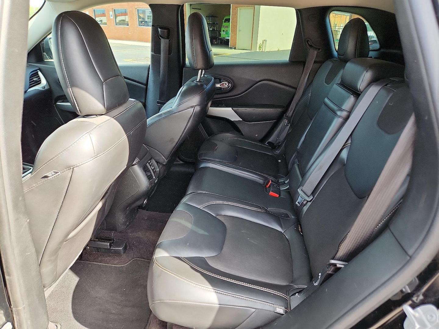 2018 Diamond Black Crystal Pearlcoat - PXJ /Black - D7X9 Jeep Cherokee Latitude Plus (1C4PJLLB8JD) with an Tigershark MultiAir 2.4L I-4 variable valve control, regular unleaded, engine with 184HP engine, located at 4110 Avenue Q, Lubbock, 79412, 33.556553, -101.855820 - 04/05/2025 KEY IN ENVELOPE GOD - Photo#4