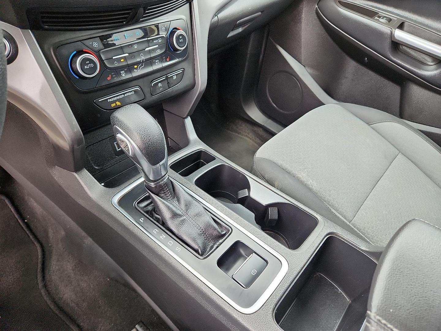 2019 GRAY Ford Escape SE (1FMCU0GDXKU) with an EcoBoost 1.5L I-4 gasoline direct injection, DOHC, iVCT variable valve control, intercooled turbo, regular unleaded, engine with 179HP engine, located at 4110 Avenue Q, Lubbock, 79412, 33.556553, -101.855820 - 04/10/2025 KEY IN ENVELOPE GOD - Photo#11