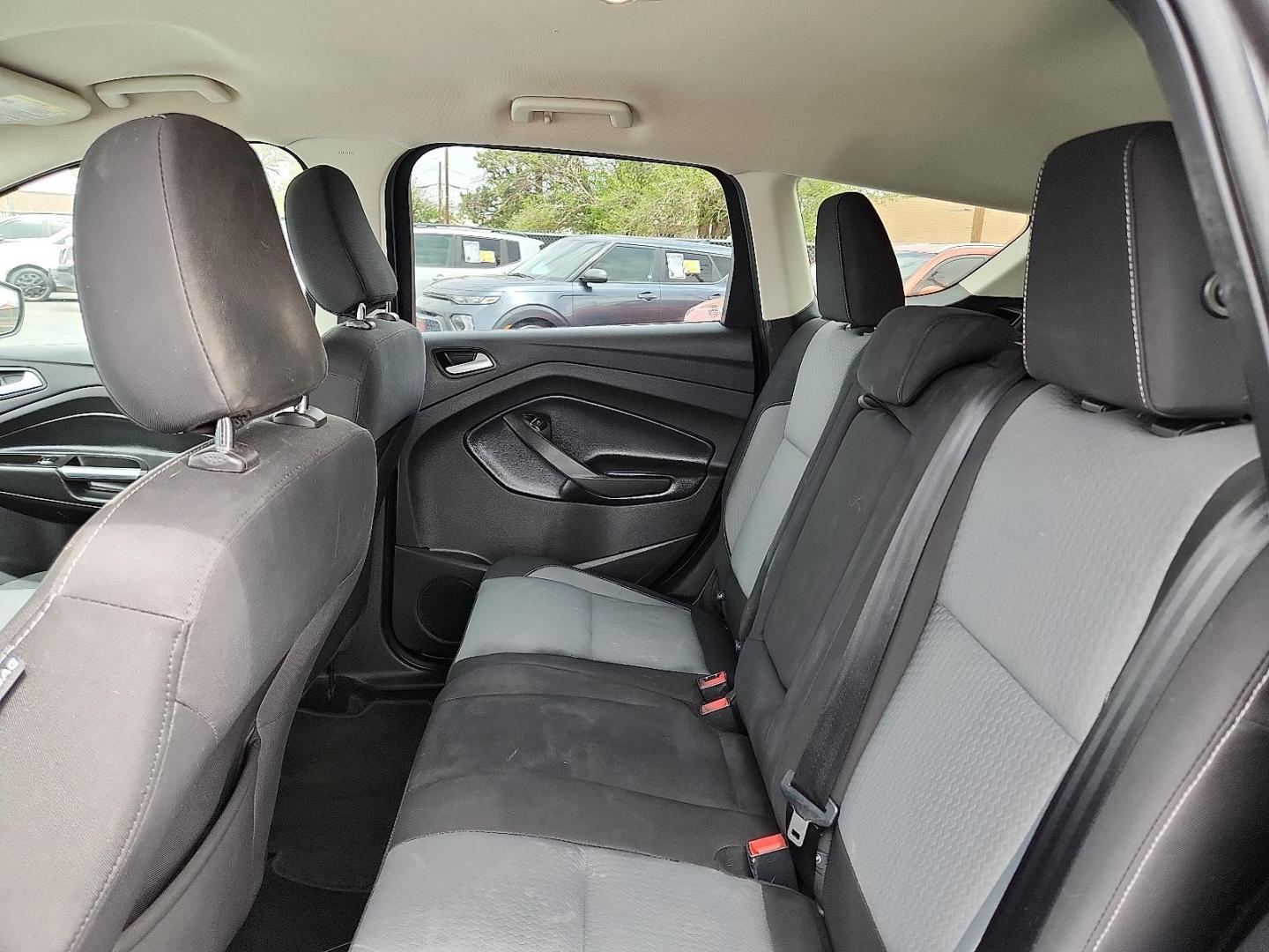2019 GRAY Ford Escape SE (1FMCU0GDXKU) with an EcoBoost 1.5L I-4 gasoline direct injection, DOHC, iVCT variable valve control, intercooled turbo, regular unleaded, engine with 179HP engine, located at 4110 Avenue Q, Lubbock, 79412, 33.556553, -101.855820 - 04/10/2025 KEY IN ENVELOPE GOD - Photo#4