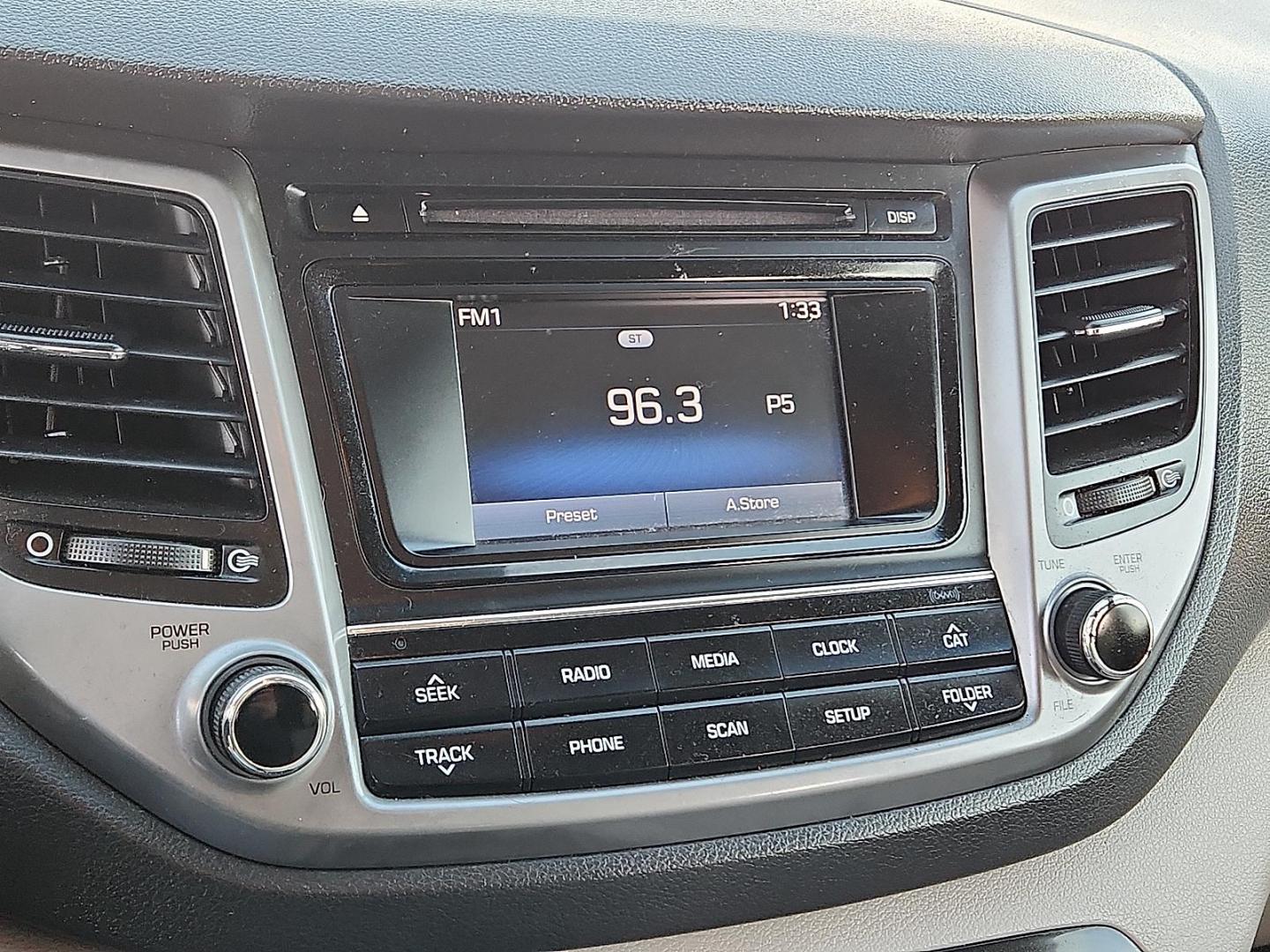 2017 Molten Silver - T8T /Gray - TGG Hyundai Tucson SE (KM8J23A48HU) with an Nu 2L I-4 gasoline direct injection, DOHC, D-CVVT variable valve control, regular unleaded, engine with 164HP engine, located at 4110 Avenue Q, Lubbock, 79412, 33.556553, -101.855820 - Photo#8