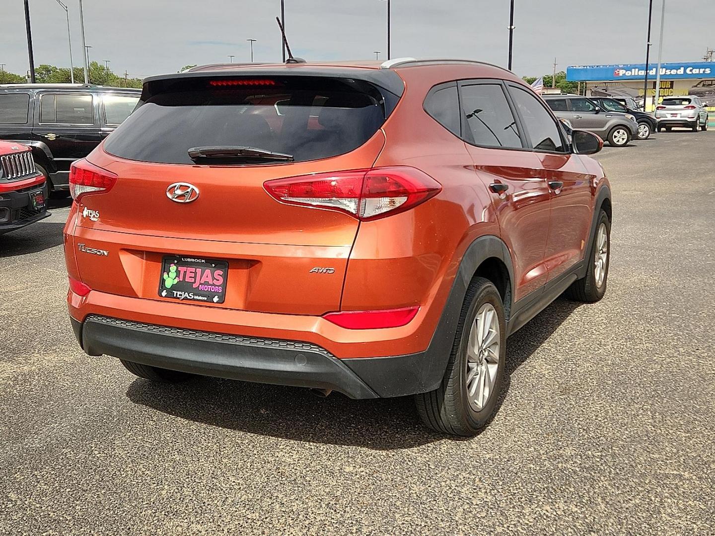 2016 Sedona Sunset - SA5 /Gray - TGG Hyundai Tucson SE (KM8J3CA44GU) with an Nu 2L I-4 gasoline direct injection, DOHC, variable valve control, regular unleaded, engine with 164HP engine, located at 4110 Avenue Q, Lubbock, 79412, 33.556553, -101.855820 - Photo#3