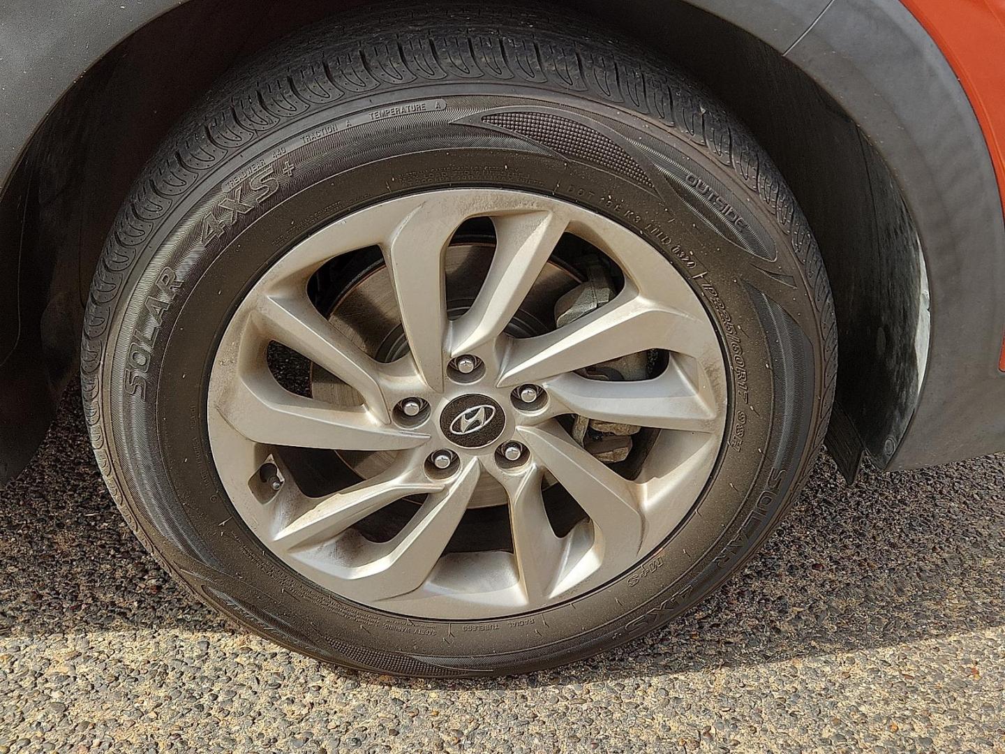 2016 Sedona Sunset - SA5 /Gray - TGG Hyundai Tucson SE (KM8J3CA44GU) with an Nu 2L I-4 gasoline direct injection, DOHC, variable valve control, regular unleaded, engine with 164HP engine, located at 4110 Avenue Q, Lubbock, 79412, 33.556553, -101.855820 - Photo#4