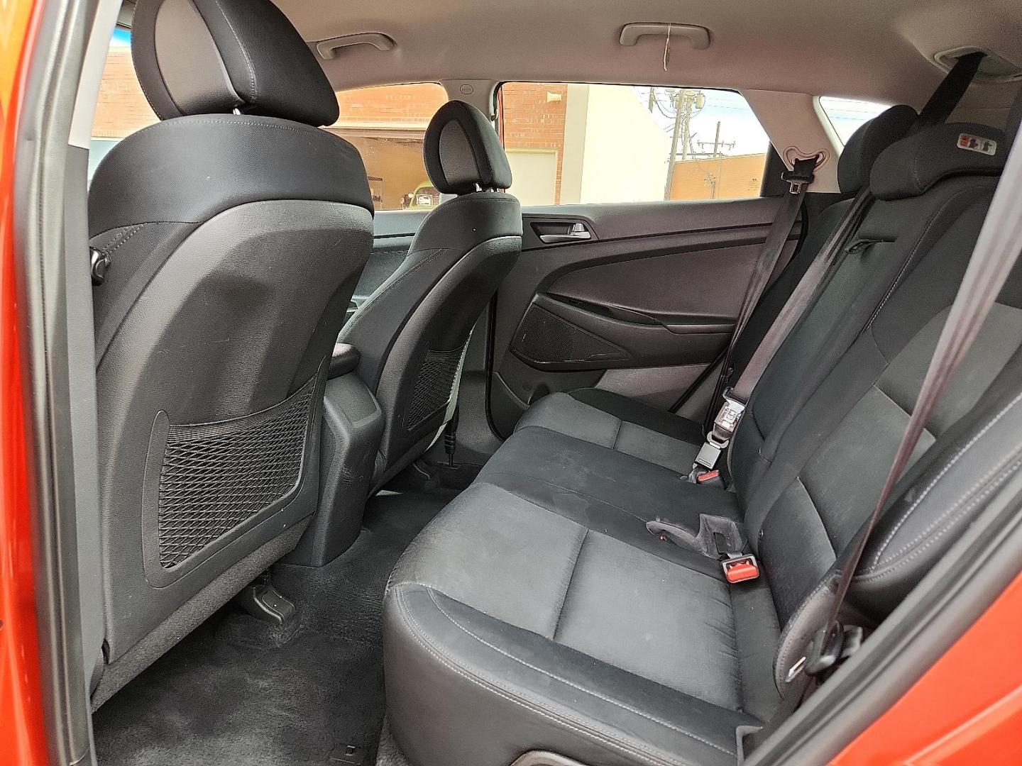 2016 Sedona Sunset - SA5 /Gray - TGG Hyundai Tucson SE (KM8J3CA44GU) with an Nu 2L I-4 gasoline direct injection, DOHC, variable valve control, regular unleaded, engine with 164HP engine, located at 4110 Avenue Q, Lubbock, 79412, 33.556553, -101.855820 - Photo#5
