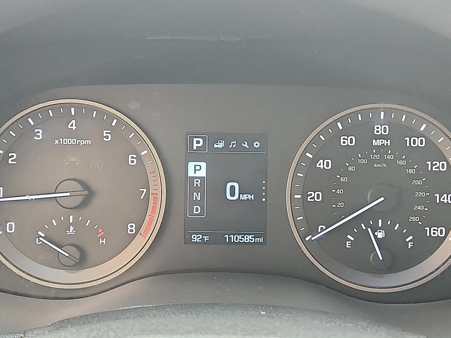 2016 Sedona Sunset - SA5 /Gray - TGG Hyundai Tucson SE (KM8J3CA44GU) with an Nu 2L I-4 gasoline direct injection, DOHC, variable valve control, regular unleaded, engine with 164HP engine, located at 4110 Avenue Q, Lubbock, 79412, 33.556553, -101.855820 - Photo#9