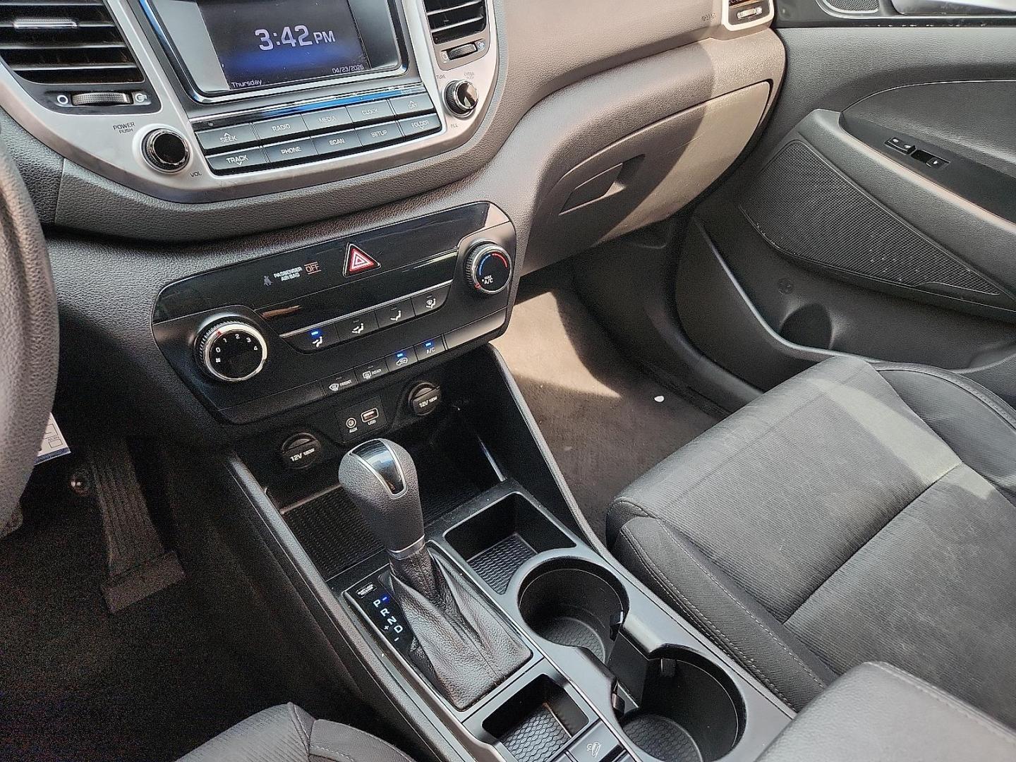 2016 Sedona Sunset - SA5 /Gray - TGG Hyundai Tucson SE (KM8J3CA44GU) with an Nu 2L I-4 gasoline direct injection, DOHC, variable valve control, regular unleaded, engine with 164HP engine, located at 4110 Avenue Q, Lubbock, 79412, 33.556553, -101.855820 - Photo#11