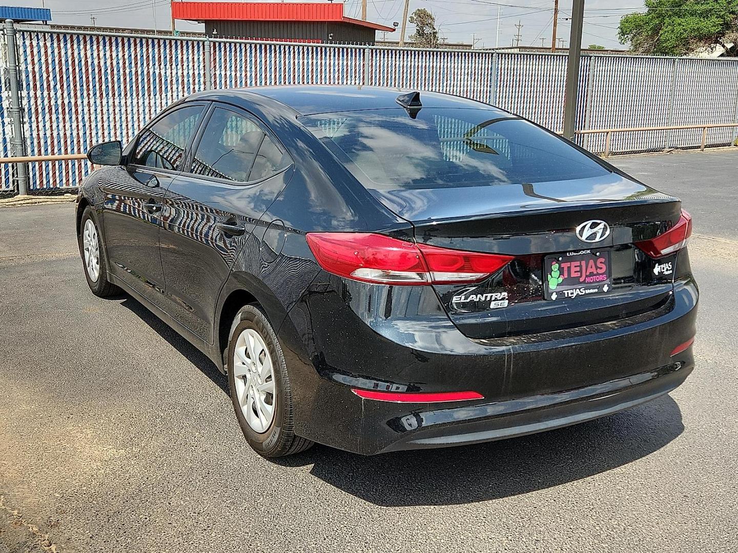 2018 BLACK Hyundai Elantra SE (5NPD74LF9JH) with an Nu 2L I-4 DOHC, D-CVVT variable valve control, regular unleaded, engine with 147HP engine, located at 4110 Avenue Q, Lubbock, 79412, 33.556553, -101.855820 - 04/19/2025 KEY IN ENVELOPE GOD - Photo#2