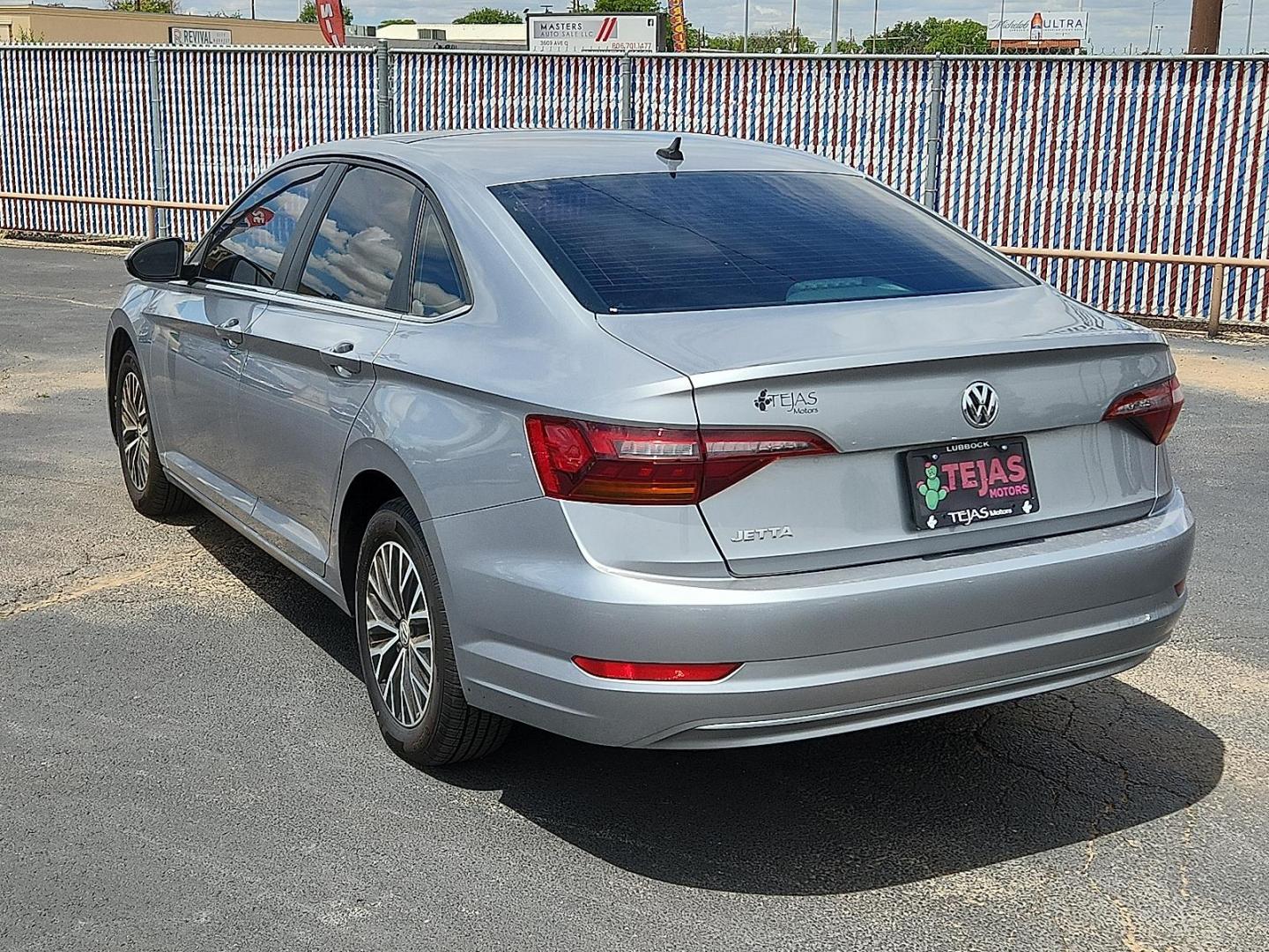 2019 SILVER Volkswagen Jetta 1.4T R-Line (3VWCB7BU4KM) with an 1.4L I-4 gasoline direct injection, DOHC, variable valve control, intercooled turbo, regular unleaded, engine with 147HP engine, located at 4110 Avenue Q, Lubbock, 79412, 33.556553, -101.855820 - 05/03/2025 KEY IN ENVELOPE GOD - Photo#2