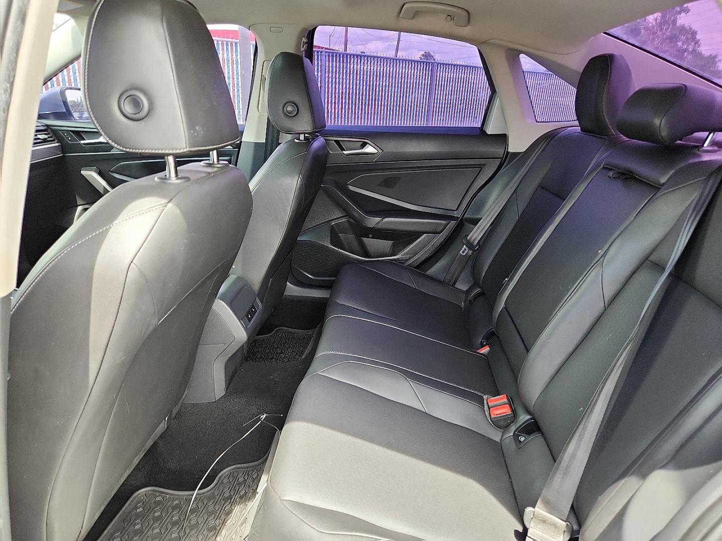 2019 SILVER Volkswagen Jetta 1.4T R-Line (3VWCB7BU4KM) with an 1.4L I-4 gasoline direct injection, DOHC, variable valve control, intercooled turbo, regular unleaded, engine with 147HP engine, located at 4110 Avenue Q, Lubbock, 79412, 33.556553, -101.855820 - 05/03/2025 KEY IN ENVELOPE GOD - Photo#4
