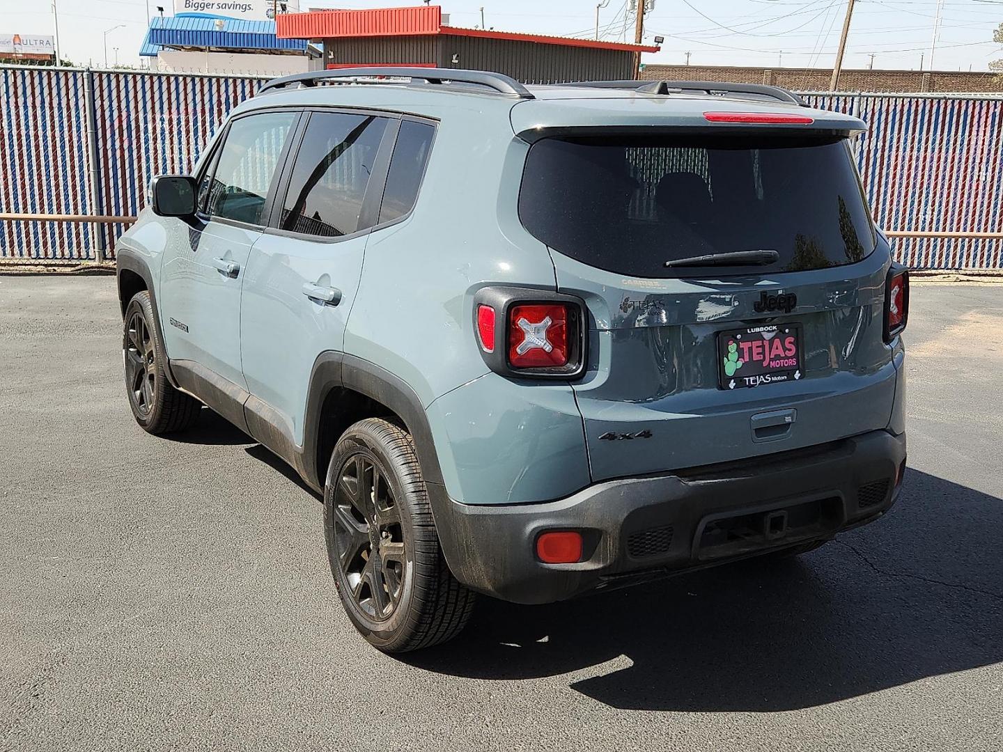 2018 GRAY Jeep Renegade Altitude 4x4 (ZACCJBBB3JP) with an Tigershark MultiAir 2.4L I-4 variable valve control, regular unleaded, engine with 180HP engine, located at 4110 Avenue Q, Lubbock, 79412, 33.556553, -101.855820 - 05/02/2025 KEY IN ENVELOPE GOD - Photo#2
