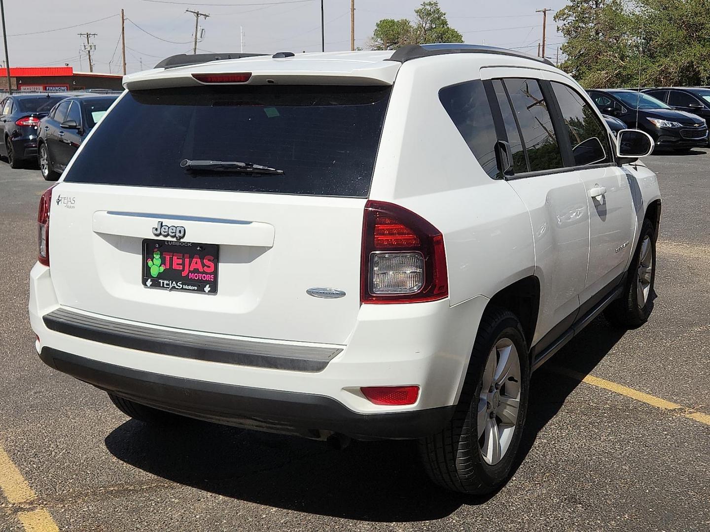 2014 WHITE /Light Pebble Beige/Dark Slate Gray - DK Jeep Compass Latitude (1C4NJCEB5ED) with an 2.4L I-4 DOHC, variable valve control, regular unleaded, engine with 172HP engine, located at 4110 Avenue Q, Lubbock, 79412, 33.556553, -101.855820 - Photo#3
