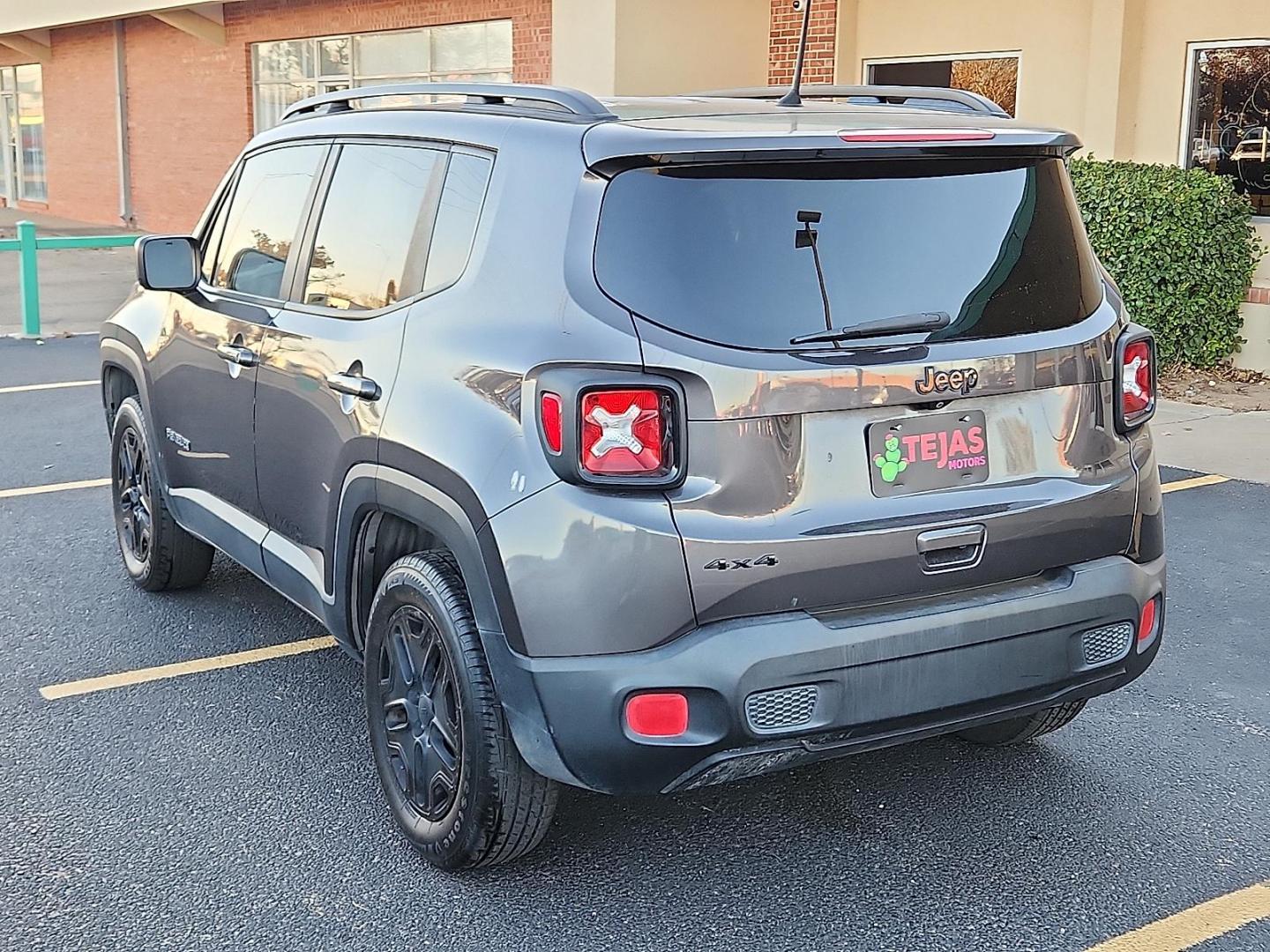 2018 Granite Crystal Metallic Clearcoat - PAU /Black - X9 Jeep Renegade Upland Edition 4x4 (ZACCJBAB2JP) with an Tigershark MultiAir 2.4L I-4 variable valve control, regular unleaded, engine with 180HP engine, located at 4110 Avenue Q, Lubbock, 79412, 33.556553, -101.855820 - Photo#3