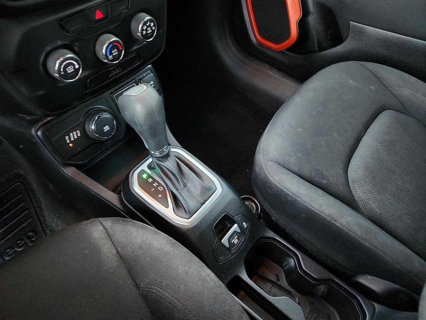 2018 Granite Crystal Metallic Clearcoat - PAU /Black - X9 Jeep Renegade Upland Edition 4x4 (ZACCJBAB2JP) with an Tigershark MultiAir 2.4L I-4 variable valve control, regular unleaded, engine with 180HP engine, located at 4110 Avenue Q, Lubbock, 79412, 33.556553, -101.855820 - Photo#11