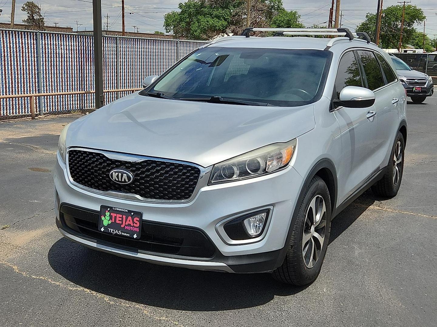 2018 SILVER Kia Sorento 3.3L EX (5XYPH4A57JG) with an Lambda II 3.3L V-6 gasoline direct injection, DOHC, CVVT variable valve control, regular unleaded, engine with 290HP engine, located at 4110 Avenue Q, Lubbock, 79412, 33.556553, -101.855820 - 05/02/2025 KEY IN ENVELOPE GOD - Photo#3