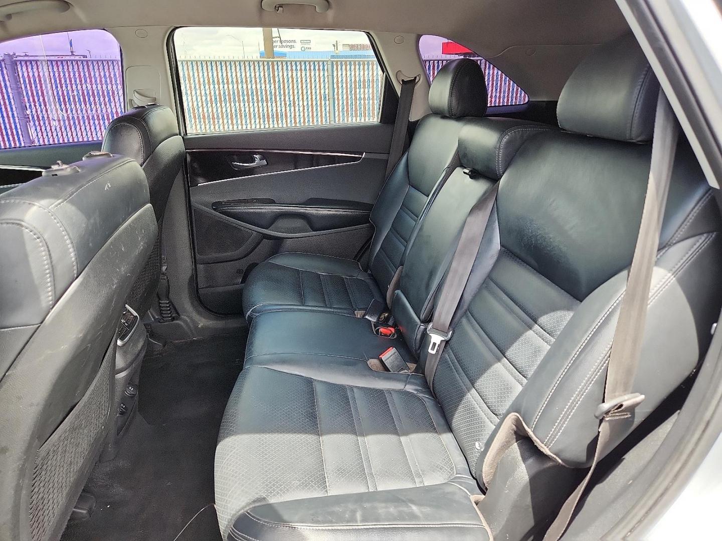 2018 SILVER Kia Sorento 3.3L EX (5XYPH4A57JG) with an Lambda II 3.3L V-6 gasoline direct injection, DOHC, CVVT variable valve control, regular unleaded, engine with 290HP engine, located at 4110 Avenue Q, Lubbock, 79412, 33.556553, -101.855820 - 05/02/2025 KEY IN ENVELOPE GOD - Photo#5