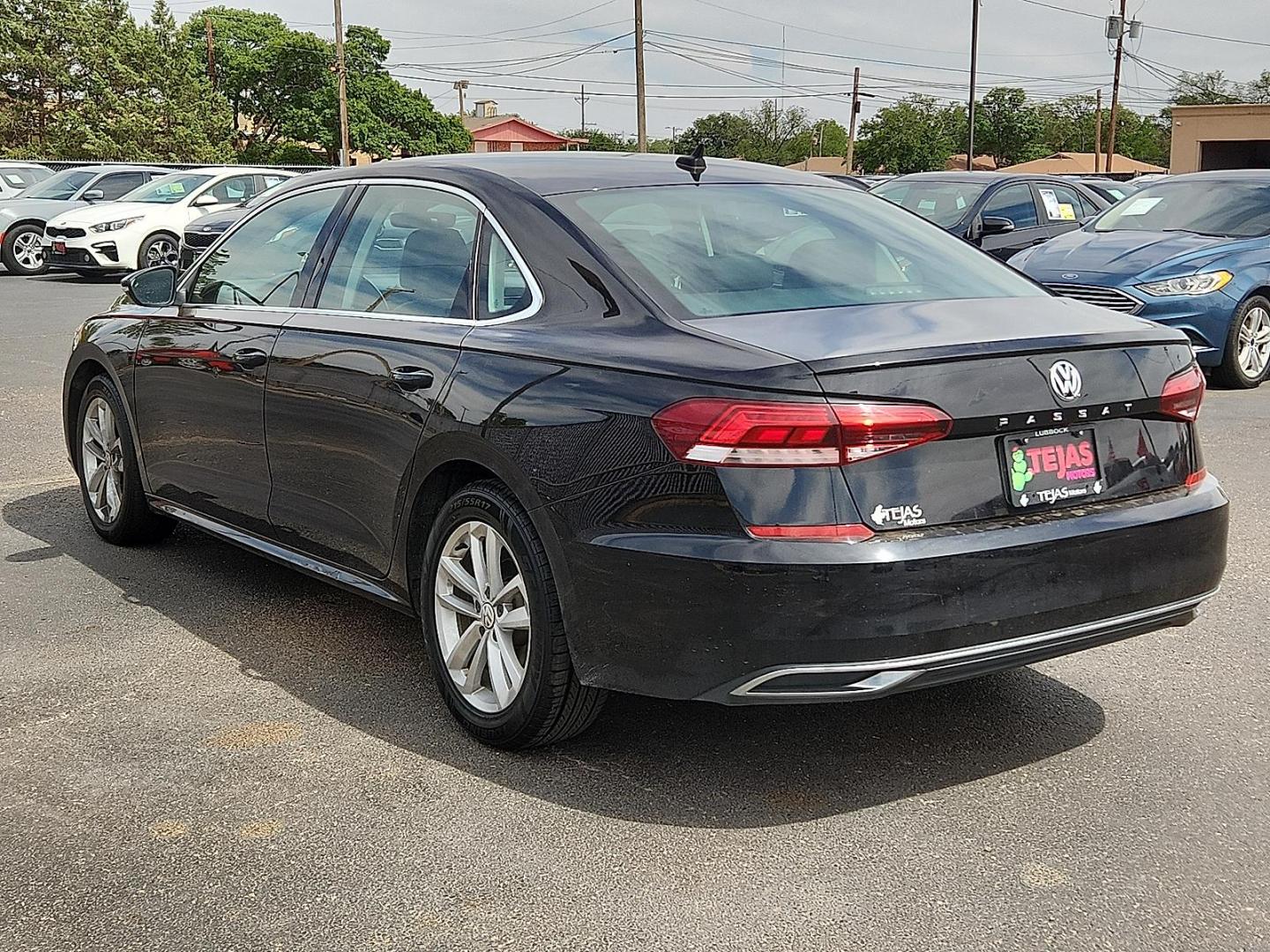 2020 /Titan Black - HL Volkswagen Passat 2.0T SE (1VWSA7A35LC) with an 2L I-4 gasoline direct injection, DOHC, variable valve control, intercooled turbo, regular unleaded, engine with 174HP engine, located at 4110 Avenue Q, Lubbock, 79412, 33.556553, -101.855820 - Photo#2