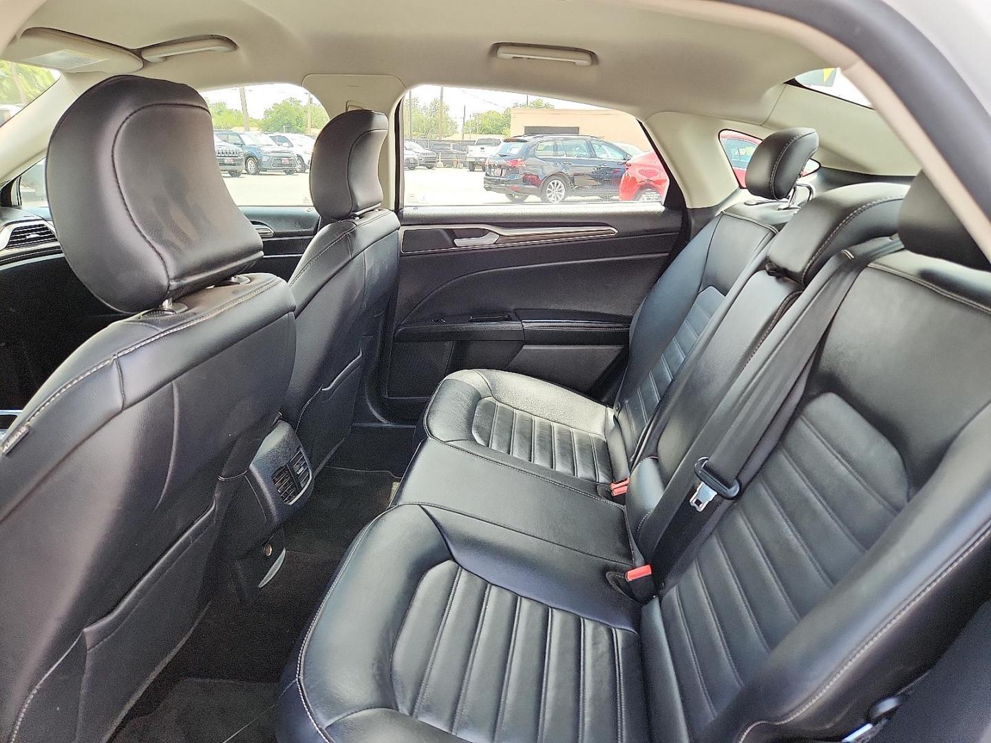 2017 WHITE Ford Fusion SE (3FA6P0HD7HR) with an EcoBoost 1.5L I-4 gasoline direct injection, DOHC, Ti-VCT variable valve control, intercooled turbo, regular unleaded, engine with 181HP engine, located at 4110 Avenue Q, Lubbock, 79412, 33.556553, -101.855820 - 05/28/2025 KEY IN ENVELOPE GOD - Photo#4