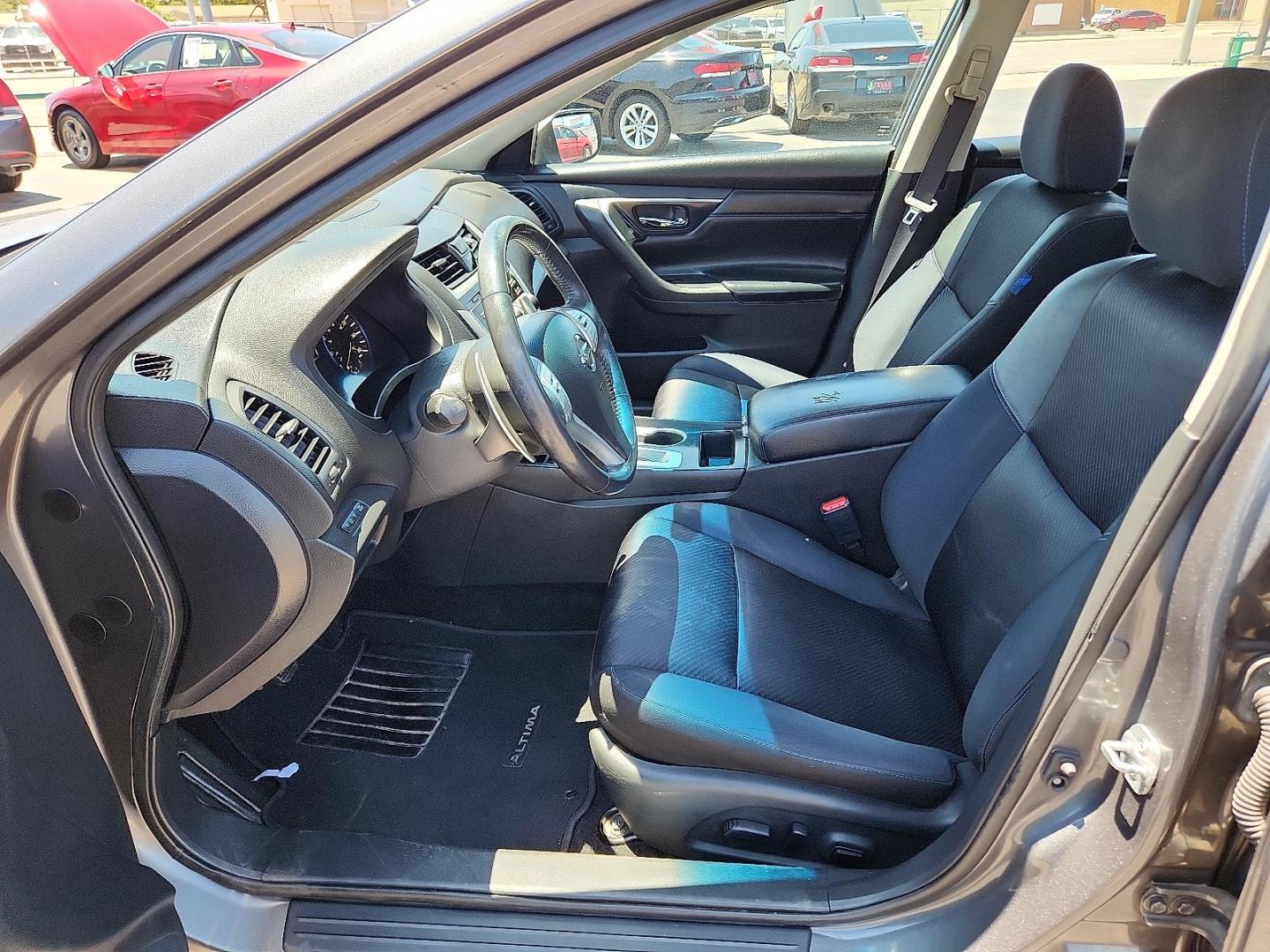 2017 GRAY Nissan Altima 2.5 SR (1N4AL3AP3HC) with an 2.5L I-4 DOHC, variable valve control, regular unleaded, engine with 179HP engine, located at 4110 Avenue Q, Lubbock, 79412, 33.556553, -101.855820 - 06/05/2025 KEY IN ENVELOPE GOD - Photo#6