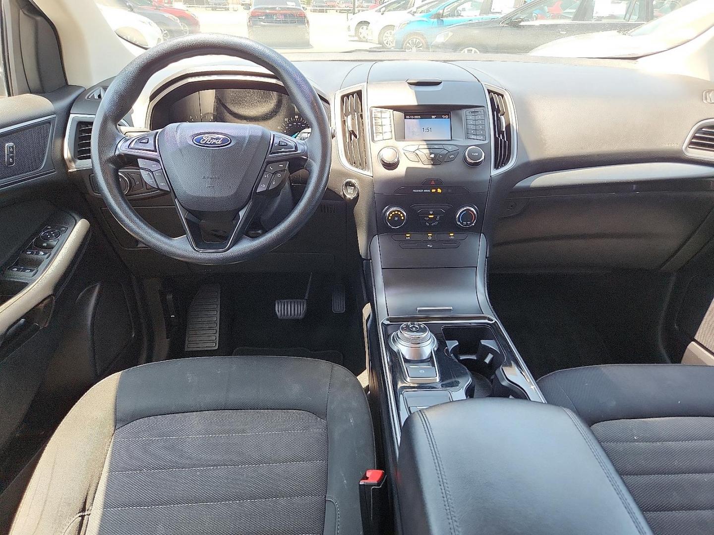 2019 Oxford White Ford Edge SE (2FMPK3G97KB) with an EcoBoost 2L I-4 gasoline direct injection, DOHC, variable valve control, intercooled turbo, premium unleaded, engine with 250HP engine, located at 4110 Avenue Q, Lubbock, 79412, 33.556553, -101.855820 - Photo#5
