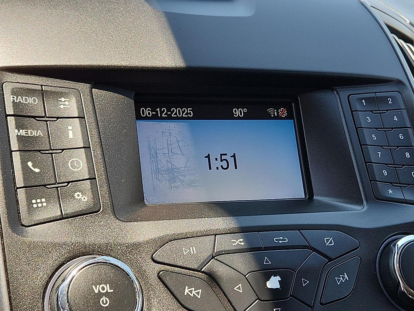 2019 Oxford White Ford Edge SE (2FMPK3G97KB) with an EcoBoost 2L I-4 gasoline direct injection, DOHC, variable valve control, intercooled turbo, premium unleaded, engine with 250HP engine, located at 4110 Avenue Q, Lubbock, 79412, 33.556553, -101.855820 - Photo#8