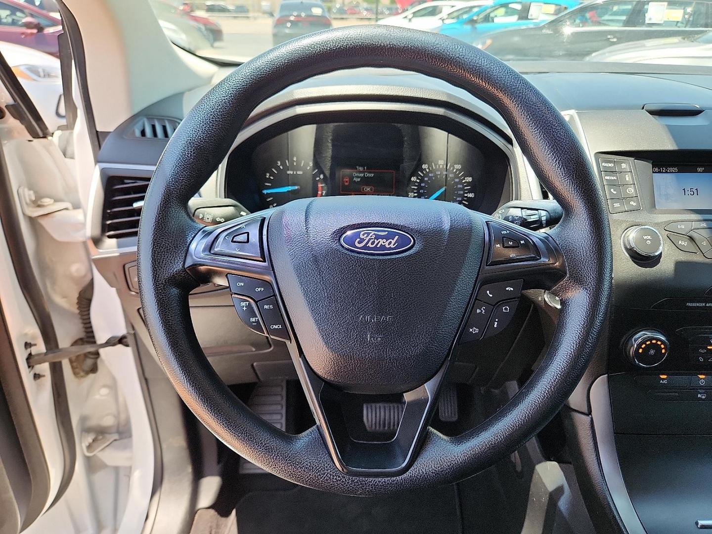 2019 Oxford White Ford Edge SE (2FMPK3G97KB) with an EcoBoost 2L I-4 gasoline direct injection, DOHC, variable valve control, intercooled turbo, premium unleaded, engine with 250HP engine, located at 4110 Avenue Q, Lubbock, 79412, 33.556553, -101.855820 - Photo#10