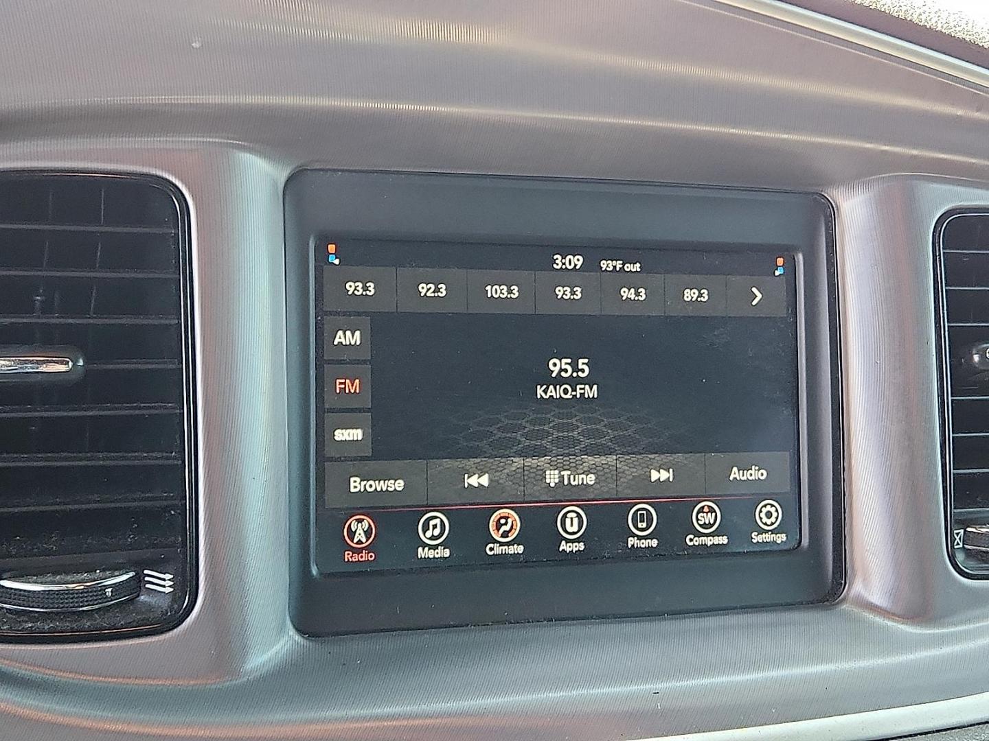 2020 ORANGE Dodge Charger SXT RWD (2C3CDXBG5LH) with an Pentastar 3.6L V-6 DOHC, variable valve control, regular unleaded, engine with 292HP engine, located at 4110 Avenue Q, Lubbock, 79412, 33.556553, -101.855820 - Photo#8