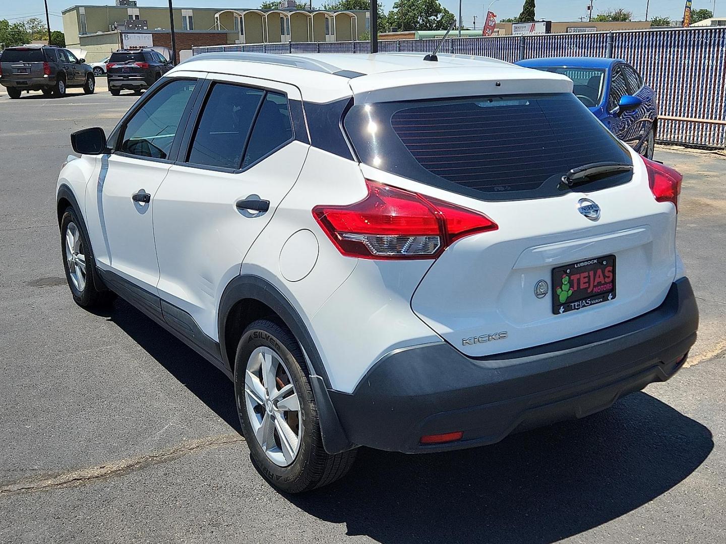 2018 WHITE Nissan Kicks S (3N1CP5CU2JL) with an 1.6L I-4 DOHC, CVTCS variable valve control, regular unleaded, engine with 125HP engine, located at 4110 Avenue Q, Lubbock, 79412, 33.556553, -101.855820 - Photo#2