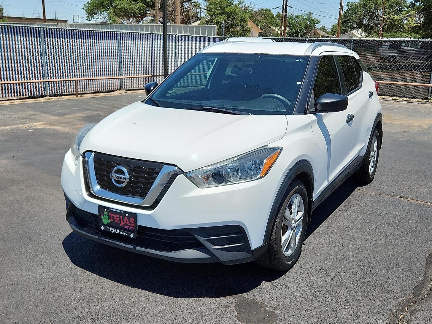 2018 WHITE Nissan Kicks S (3N1CP5CU2JL) with an 1.6L I-4 DOHC, CVTCS variable valve control, regular unleaded, engine with 125HP engine, located at 4110 Avenue Q, Lubbock, 79412, 33.556553, -101.855820 - Photo#3