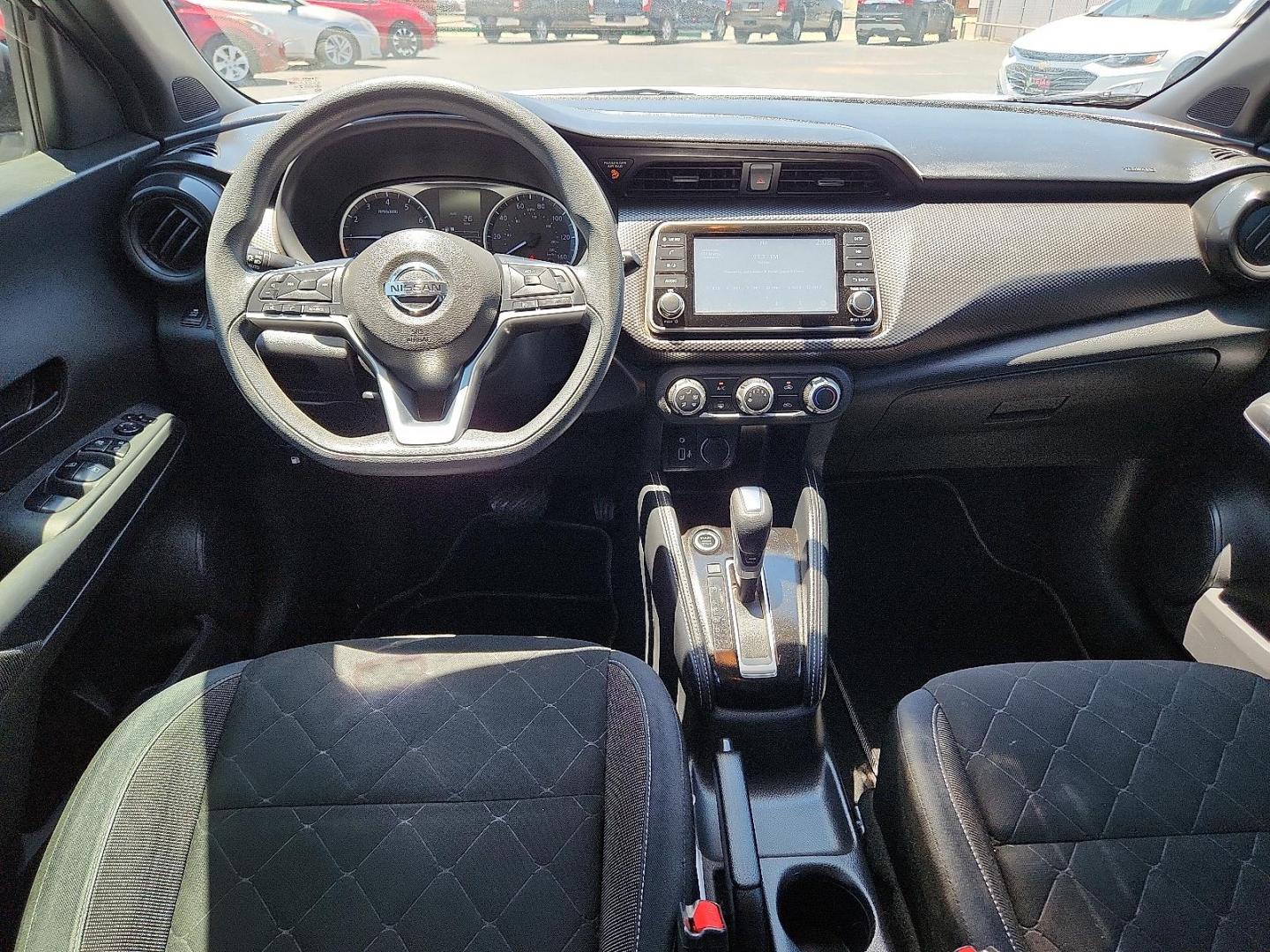 2018 WHITE Nissan Kicks S (3N1CP5CU2JL) with an 1.6L I-4 DOHC, CVTCS variable valve control, regular unleaded, engine with 125HP engine, located at 4110 Avenue Q, Lubbock, 79412, 33.556553, -101.855820 - Photo#5